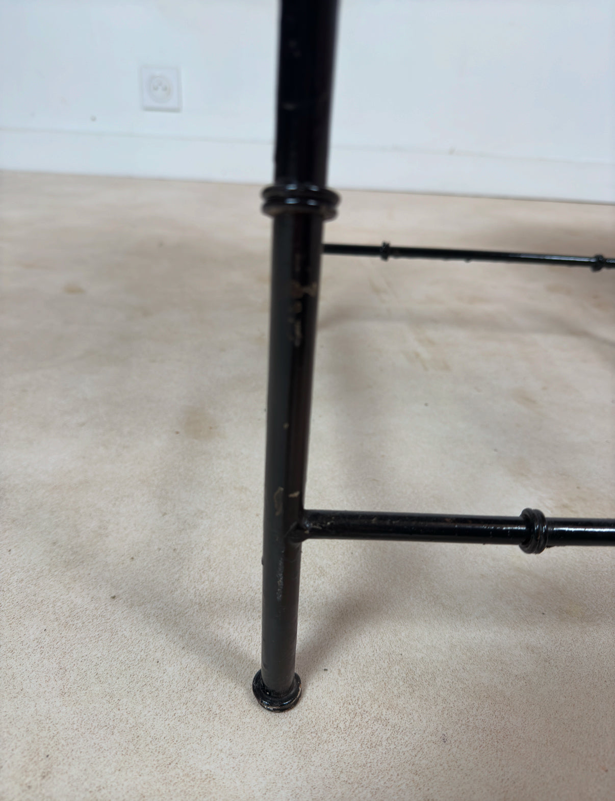 Table d’appoint en fer forgé de style « Art déco »