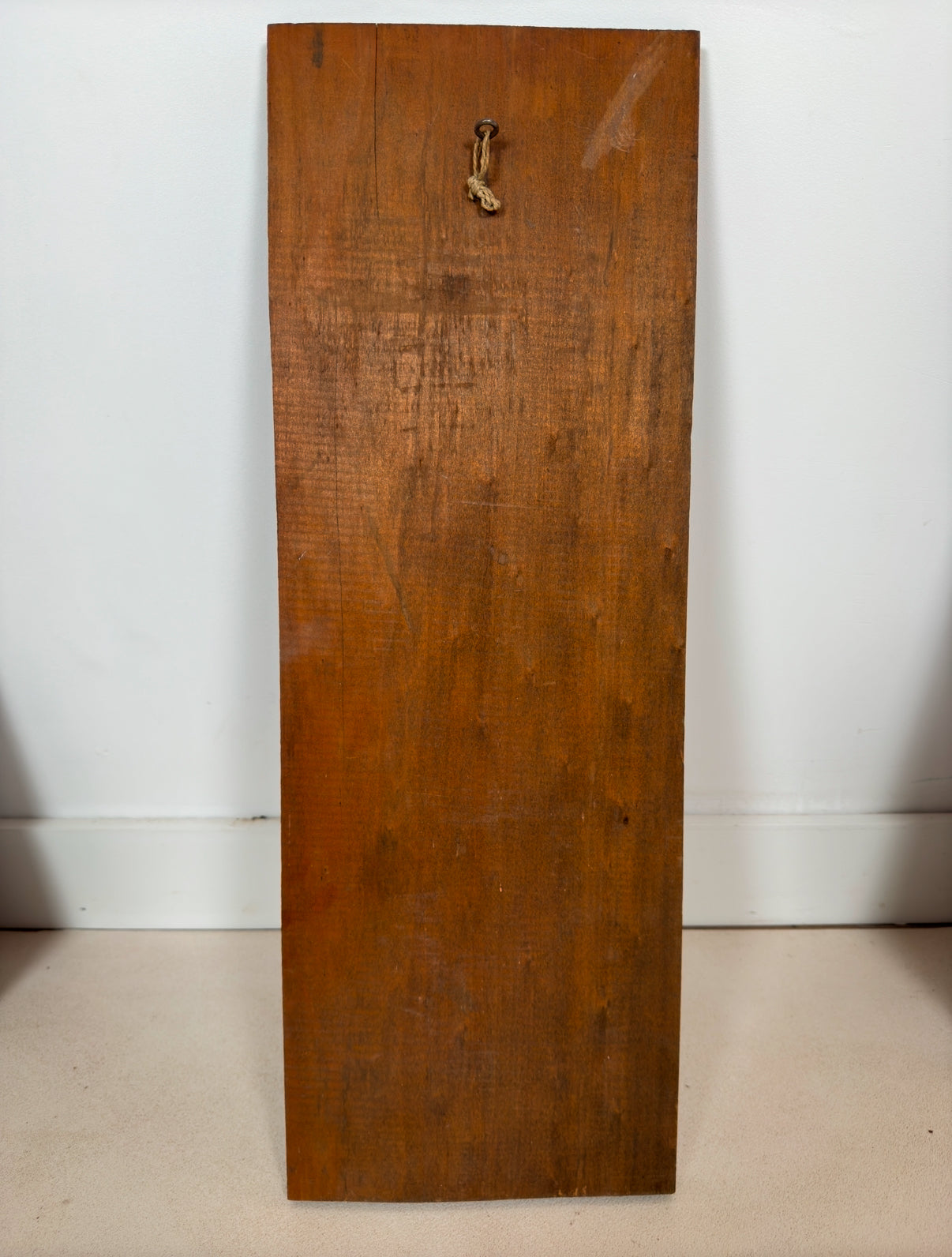 Ensemble de 3 panneaux en bois peint et gravés par Cosentarl