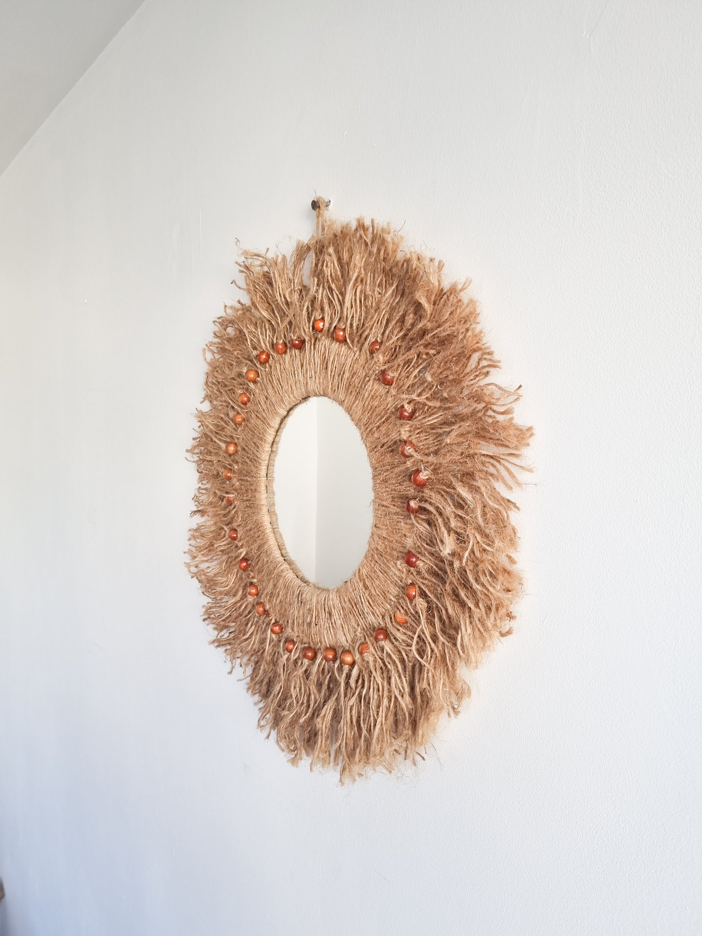 Miroir en fils de lins et perles