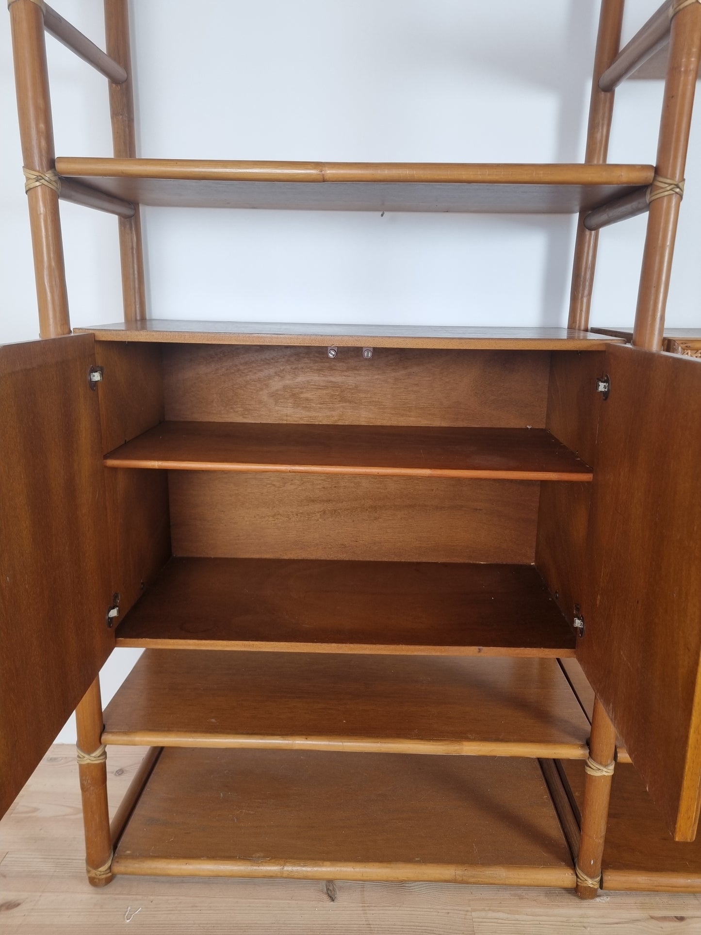 Grande étagère living par Roche et Bobois