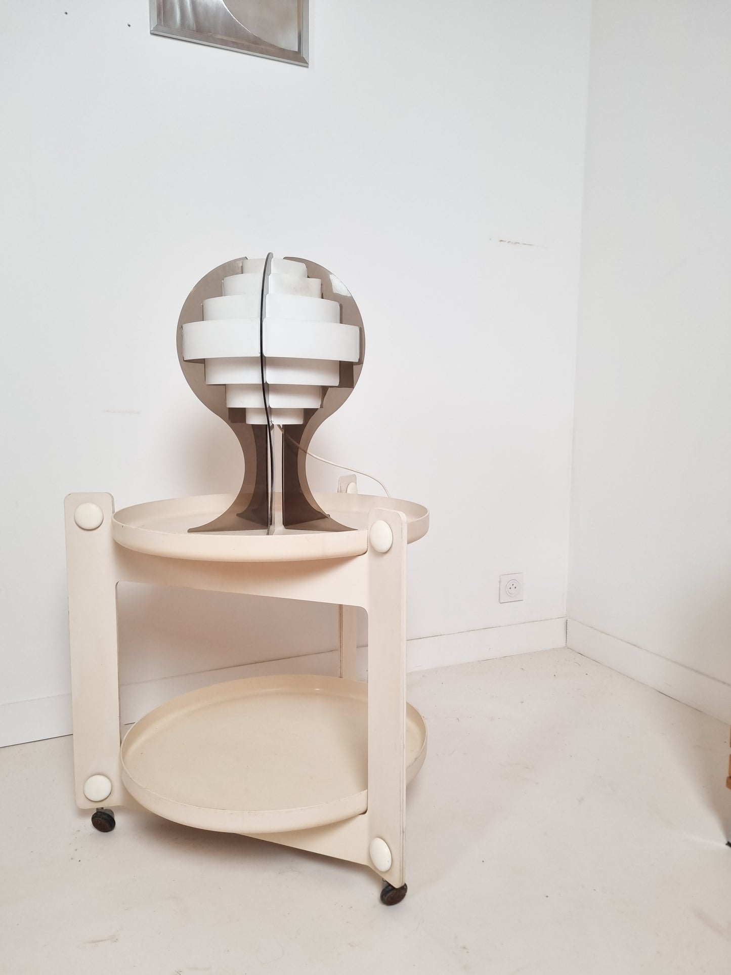 Desserte space age par Luigi Massoni pour Guzzini