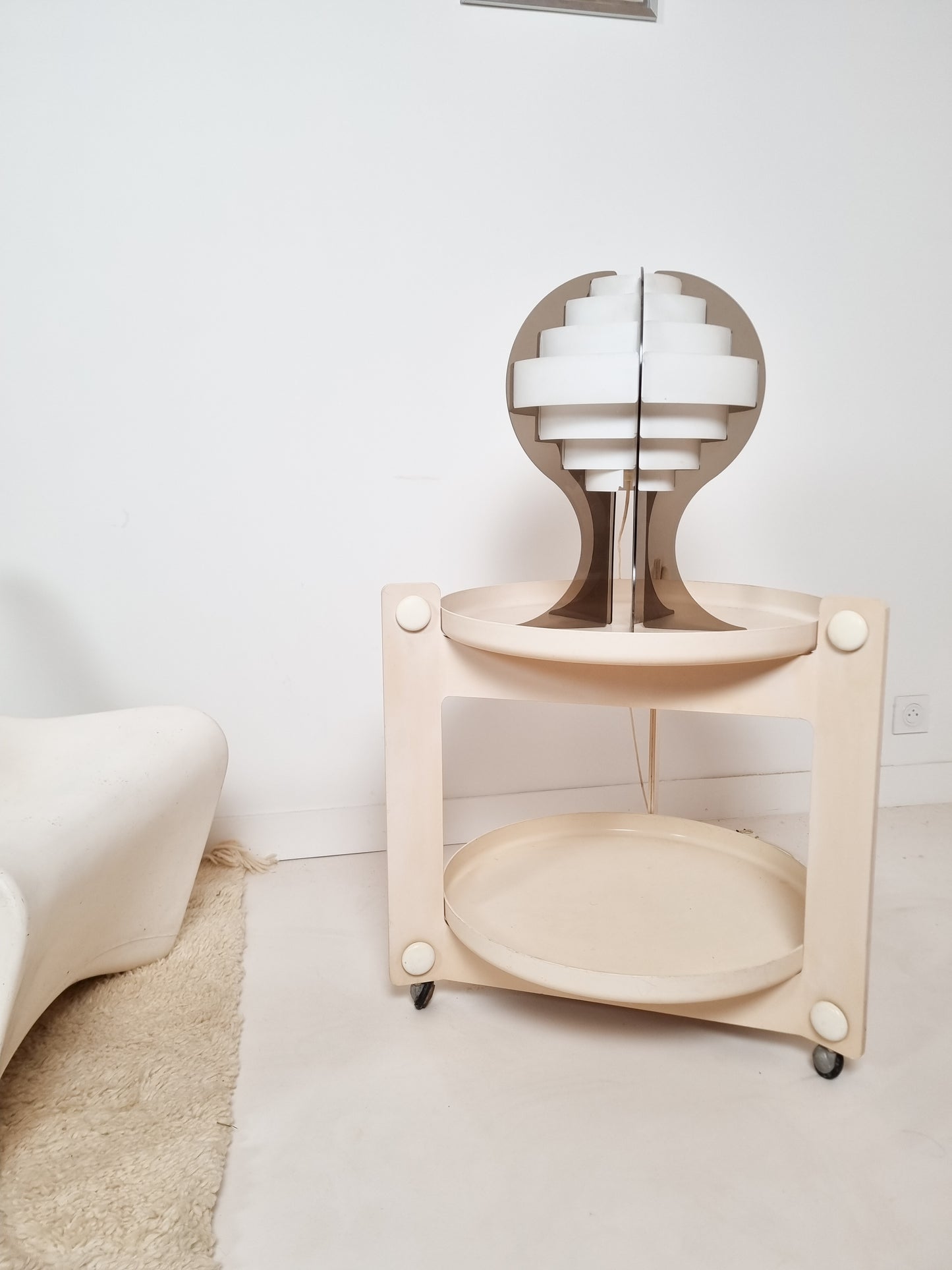 Desserte space age par Luigi Massoni pour Guzzini