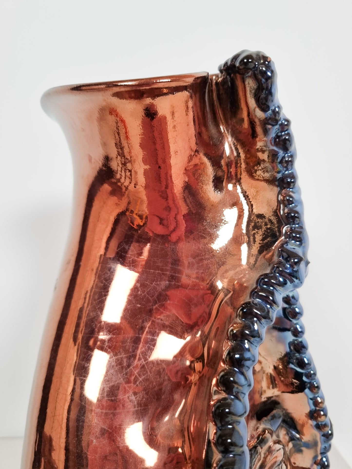 Grand vase à l'émail irisée cuivré