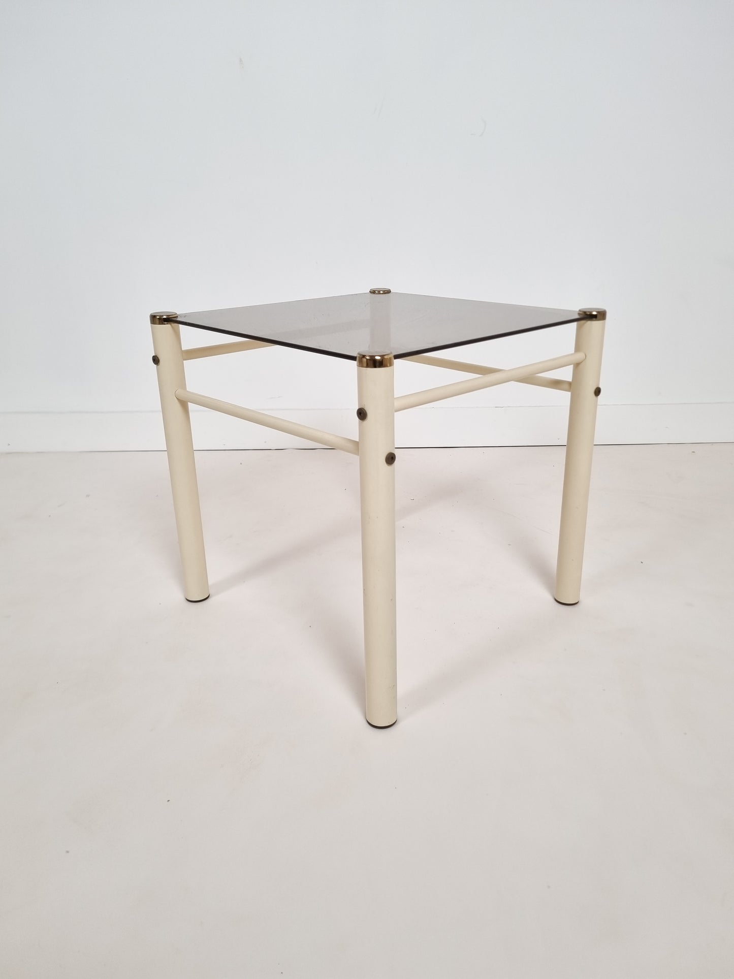 Table d'appoint, bout de canapé par Yves Bourboul