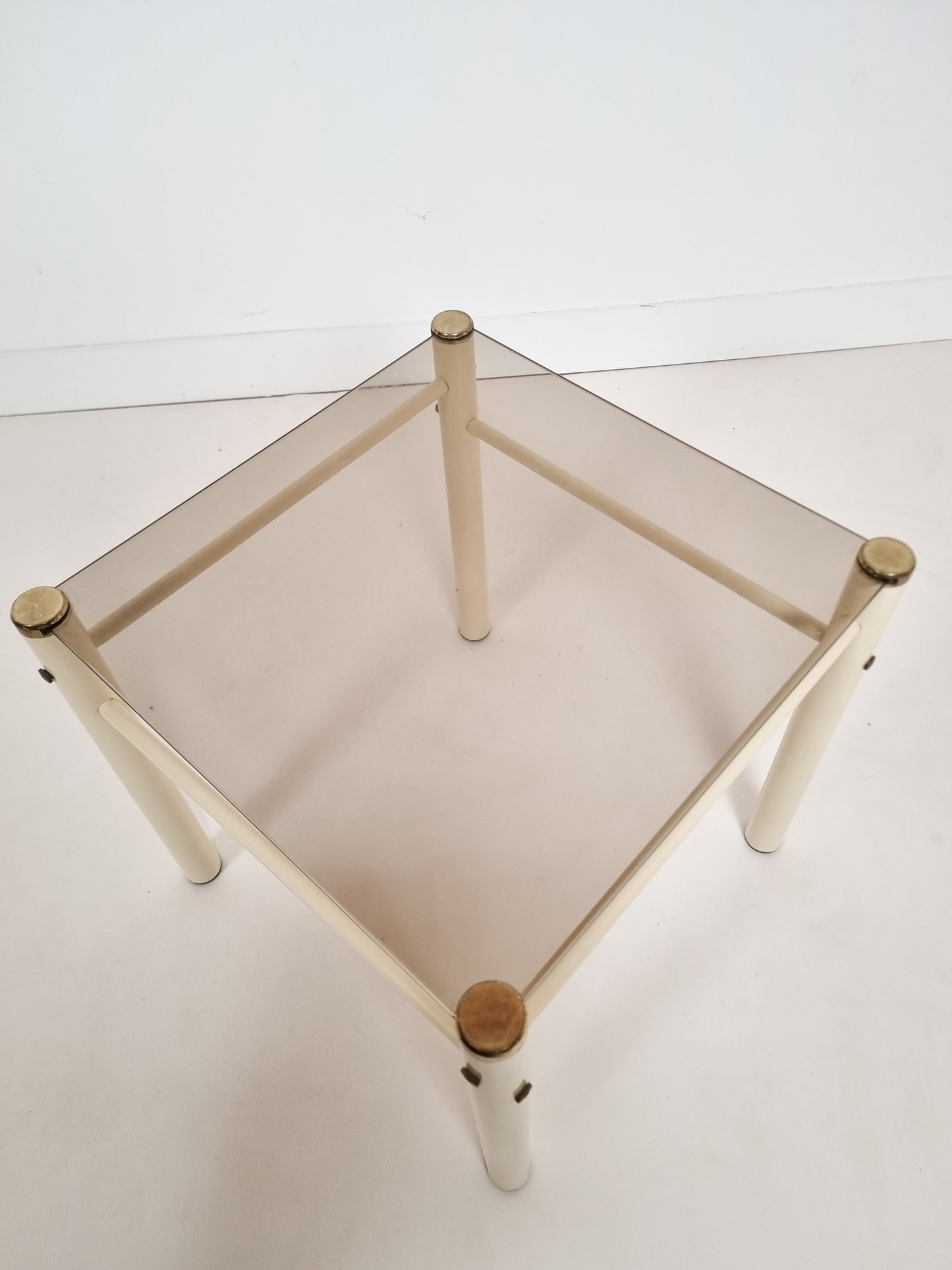 Table d'appoint, bout de canapé par Yves Bourboul