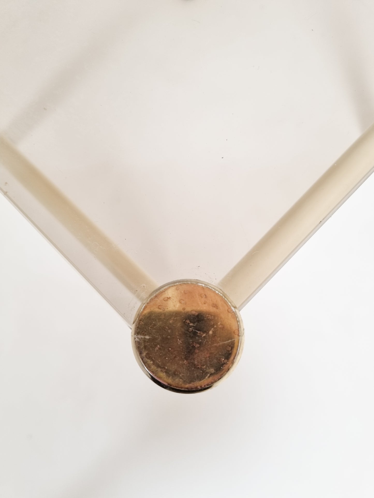 Table d'appoint, bout de canapé par Yves Bourboul