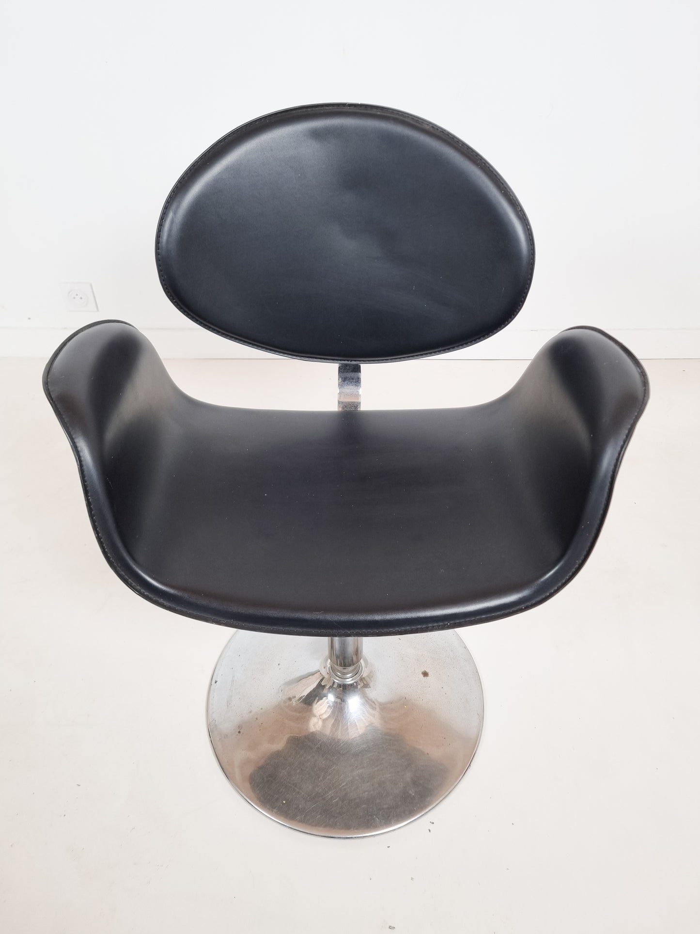 Chaise dans la goût de la "Little Tulip" de Pierre Paulin