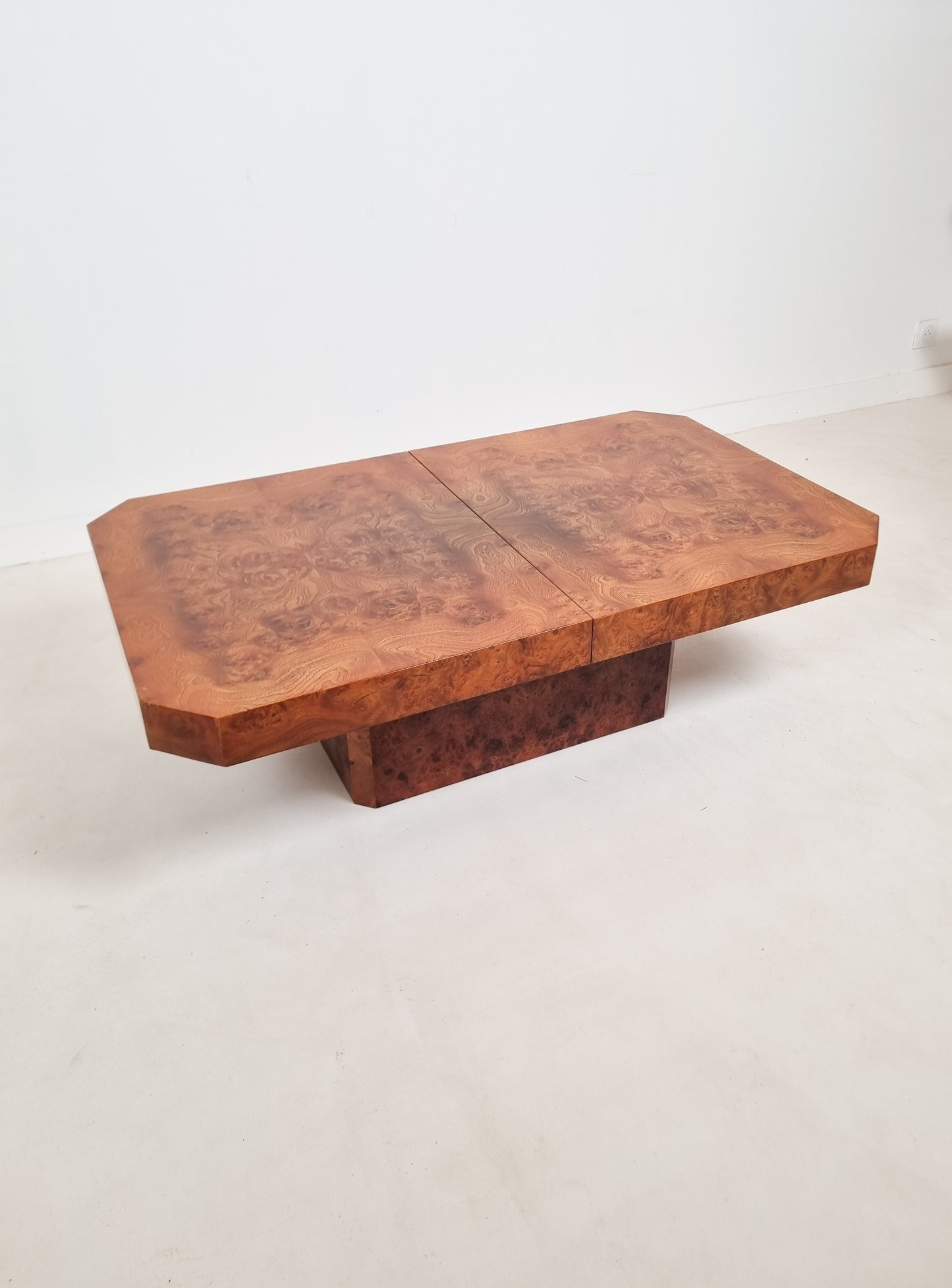Table basse en loupe d'orme attribuée à Willy Rizzo pour Mario Sabot