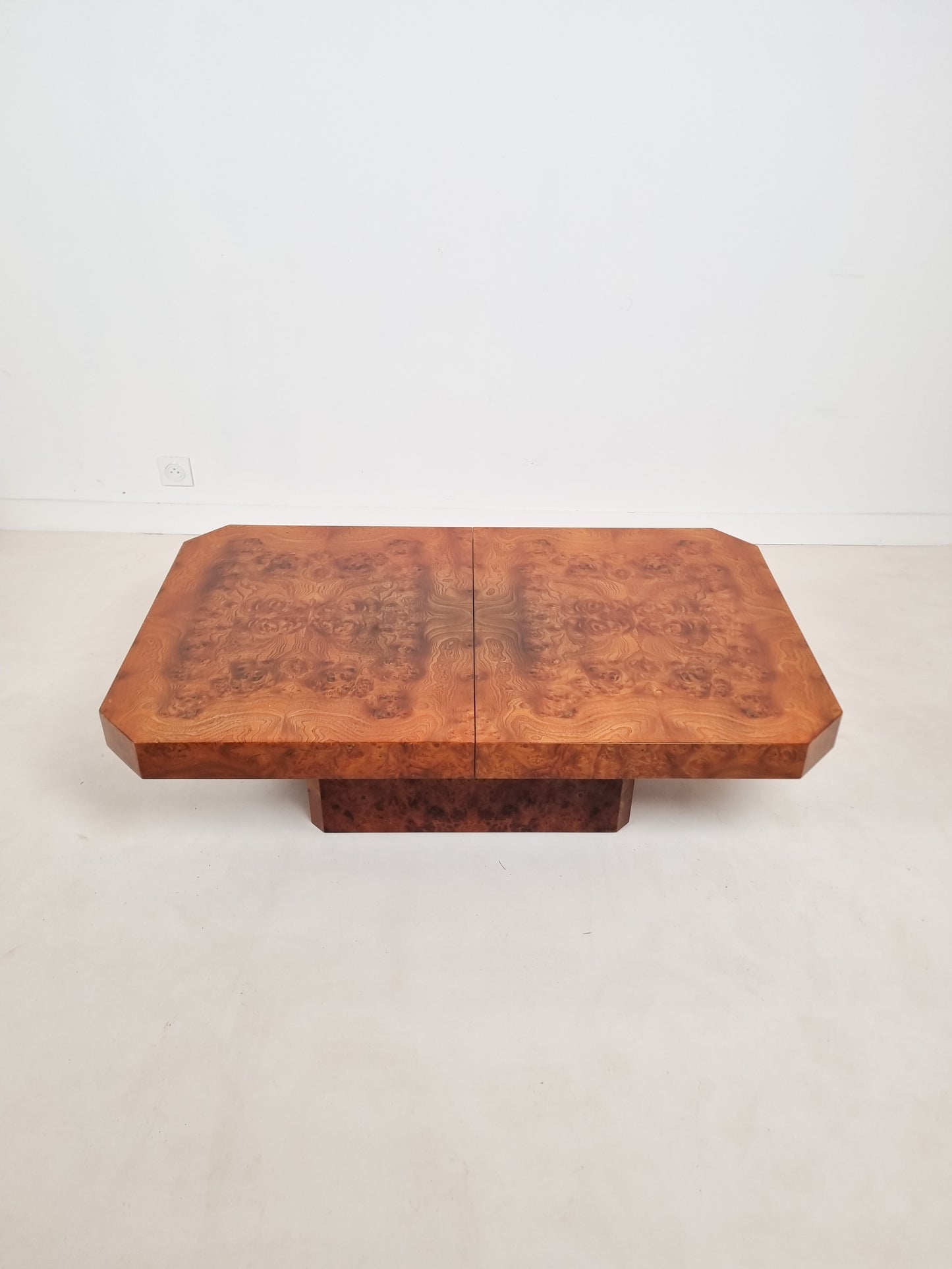 Table basse en loupe d'orme attribuée à Willy Rizzo pour Mario Sabot