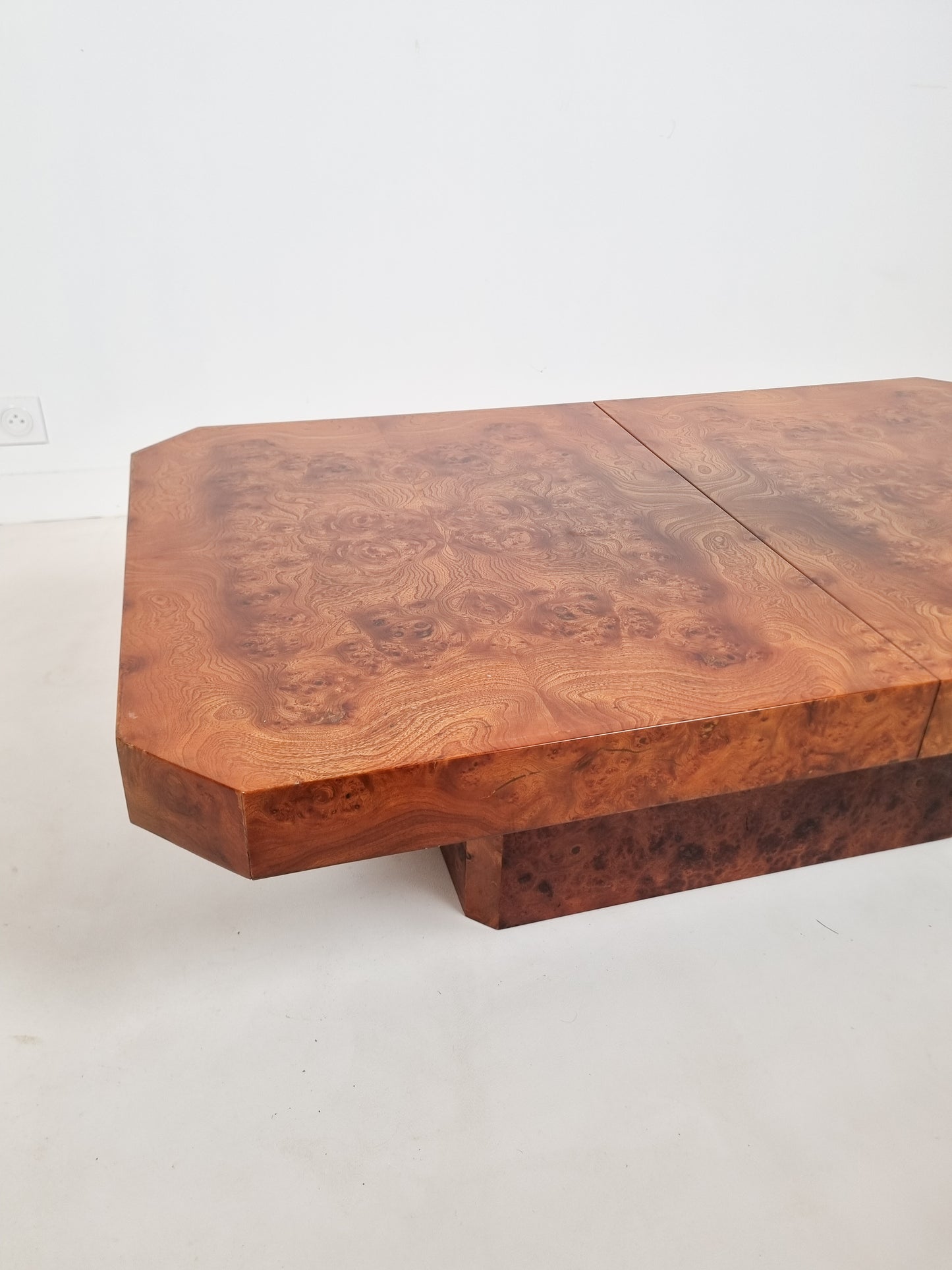 Table basse en loupe d'orme attribuée à Willy Rizzo pour Mario Sabot