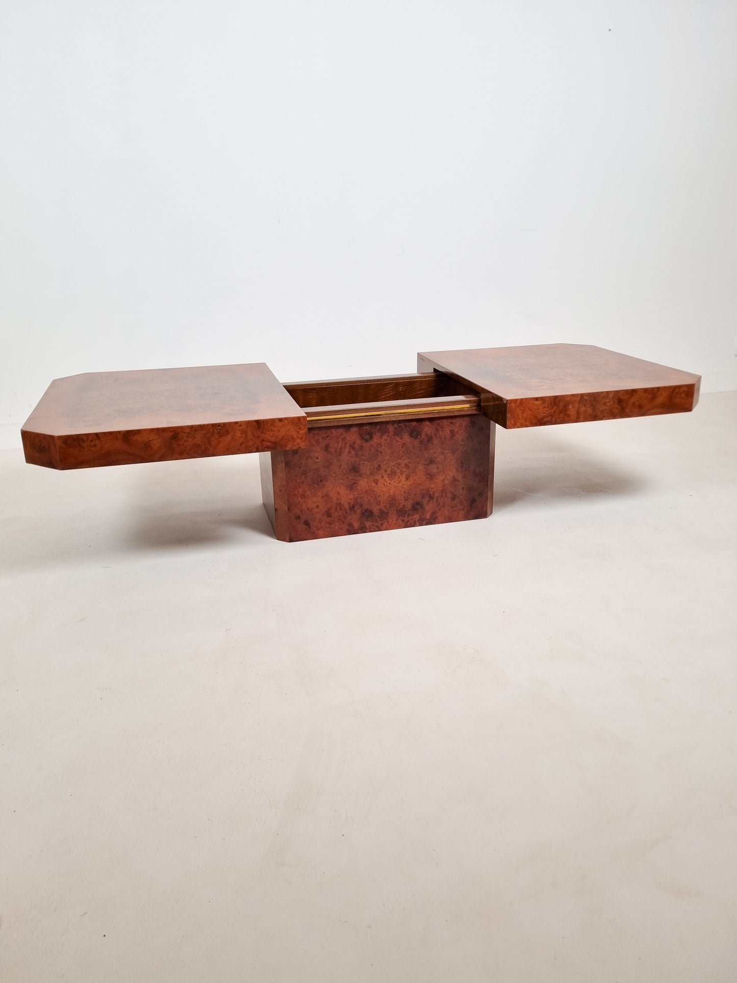 Table basse en loupe d'orme attribuée à Willy Rizzo pour Mario Sabot