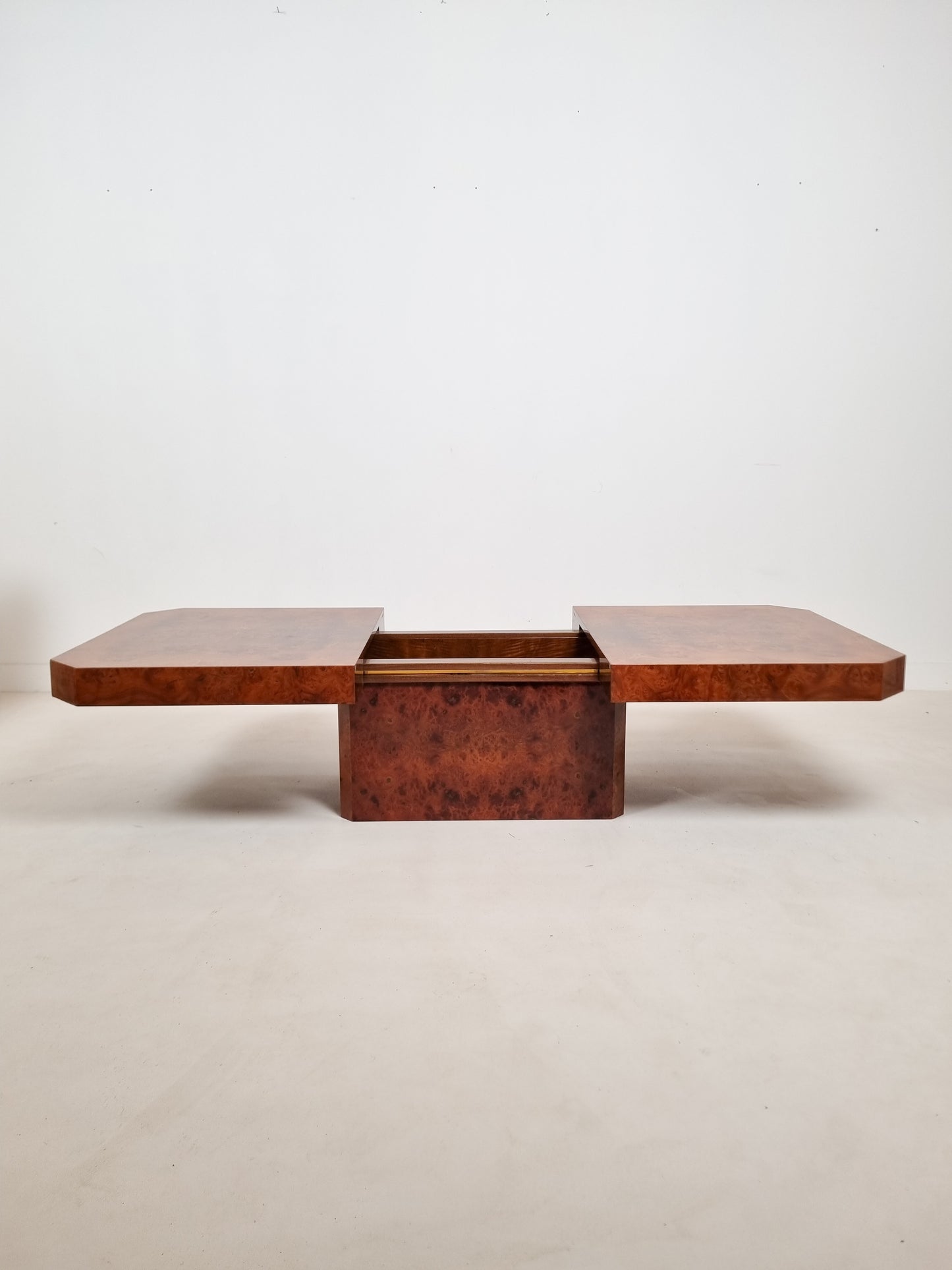 Table basse en loupe d'orme attribuée à Willy Rizzo pour Mario Sabot