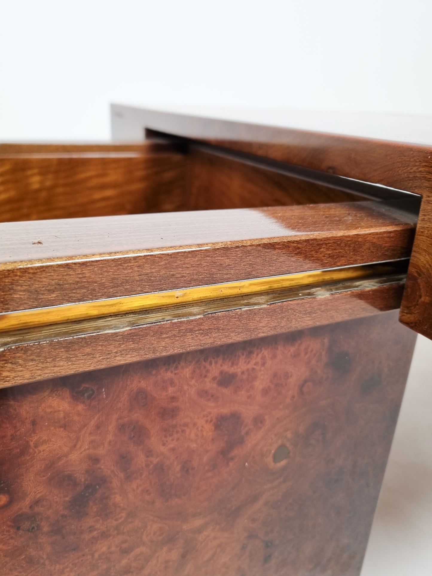 Table basse en loupe d'orme attribuée à Willy Rizzo pour Mario Sabot