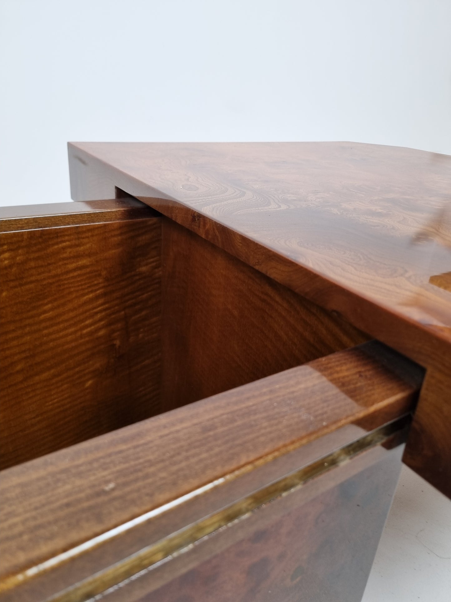 Table basse en loupe d'orme attribuée à Willy Rizzo pour Mario Sabot