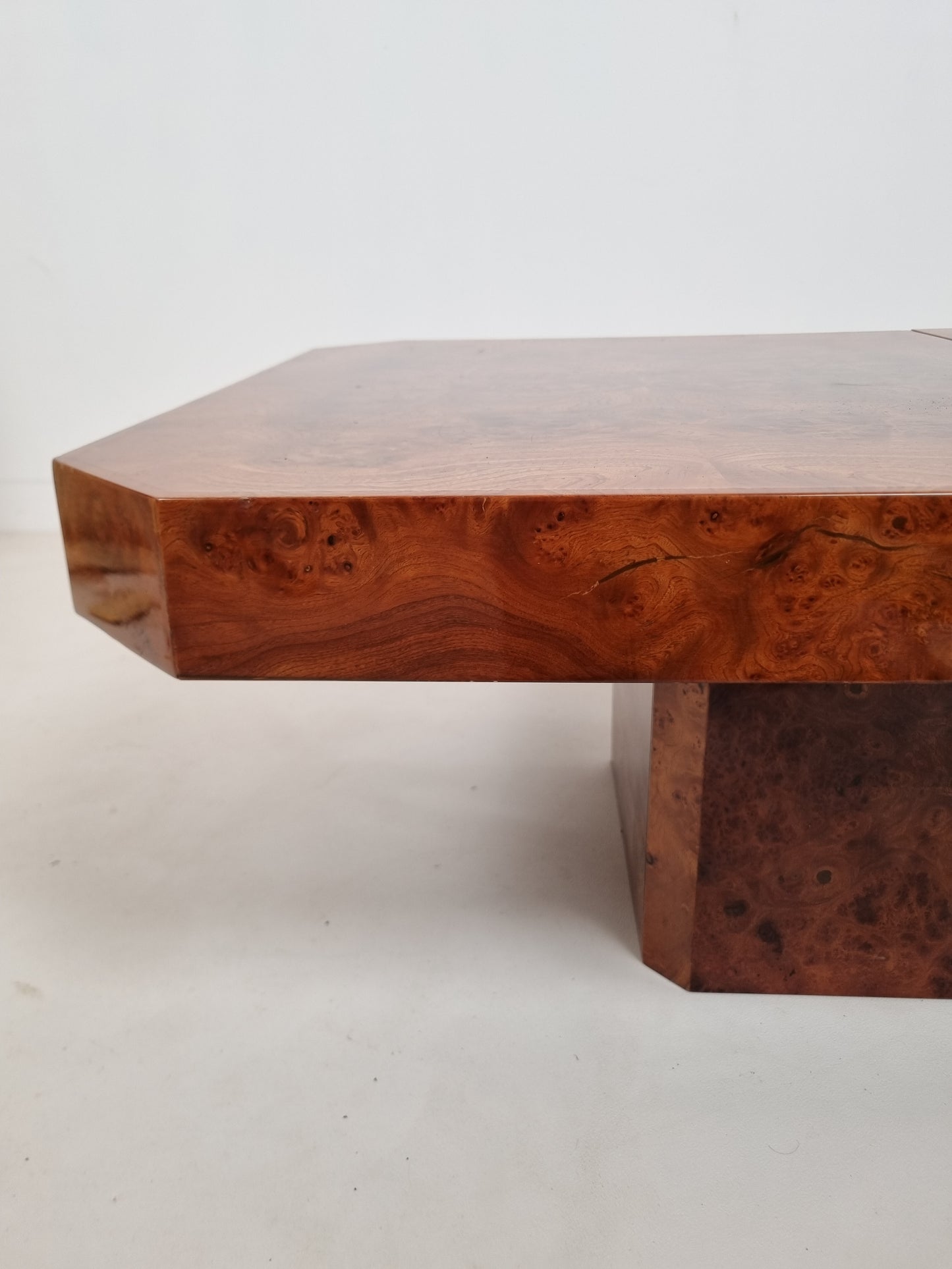 Table basse en loupe d'orme attribuée à Willy Rizzo pour Mario Sabot