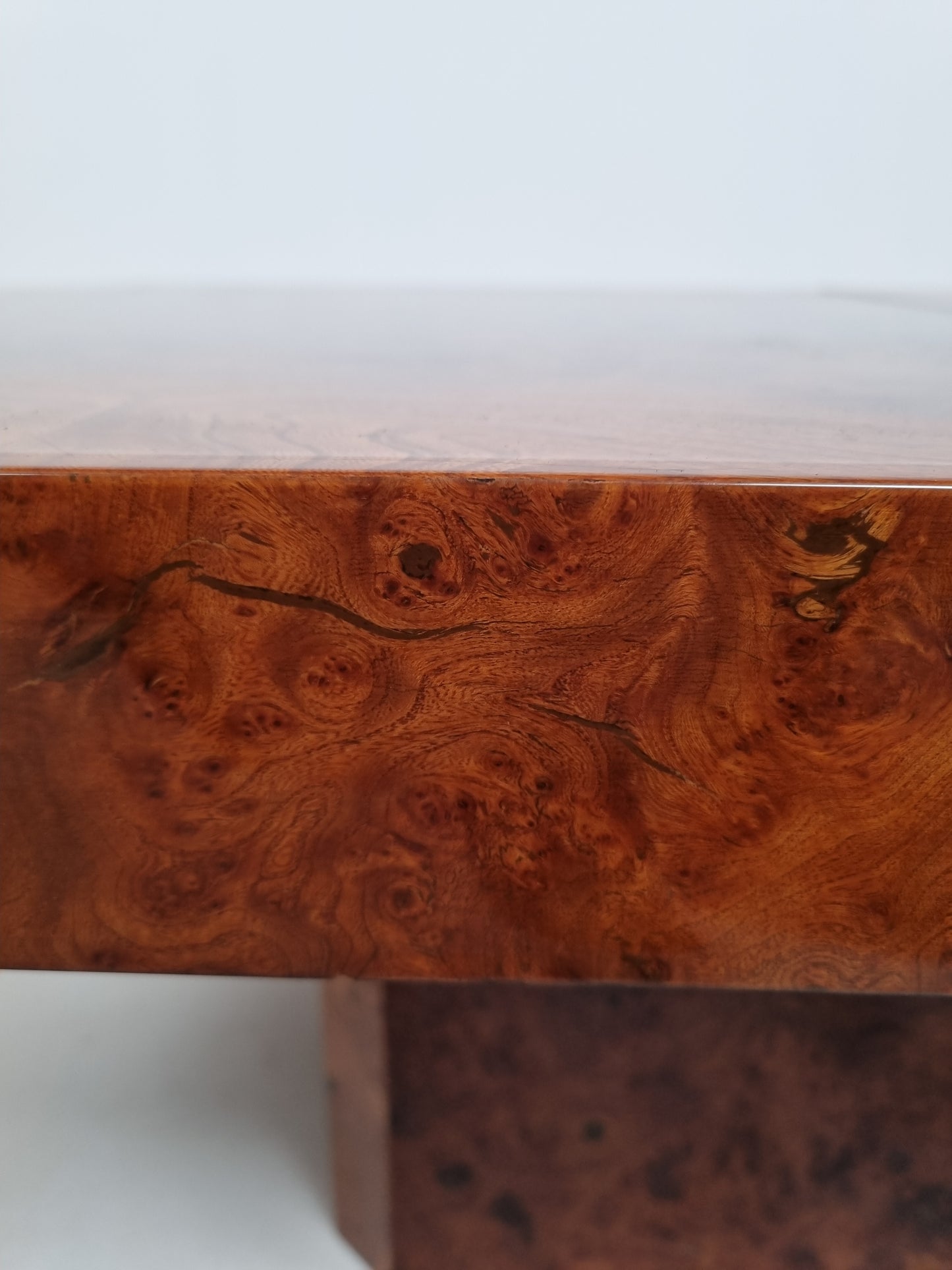 Table basse en loupe d'orme attribuée à Willy Rizzo pour Mario Sabot