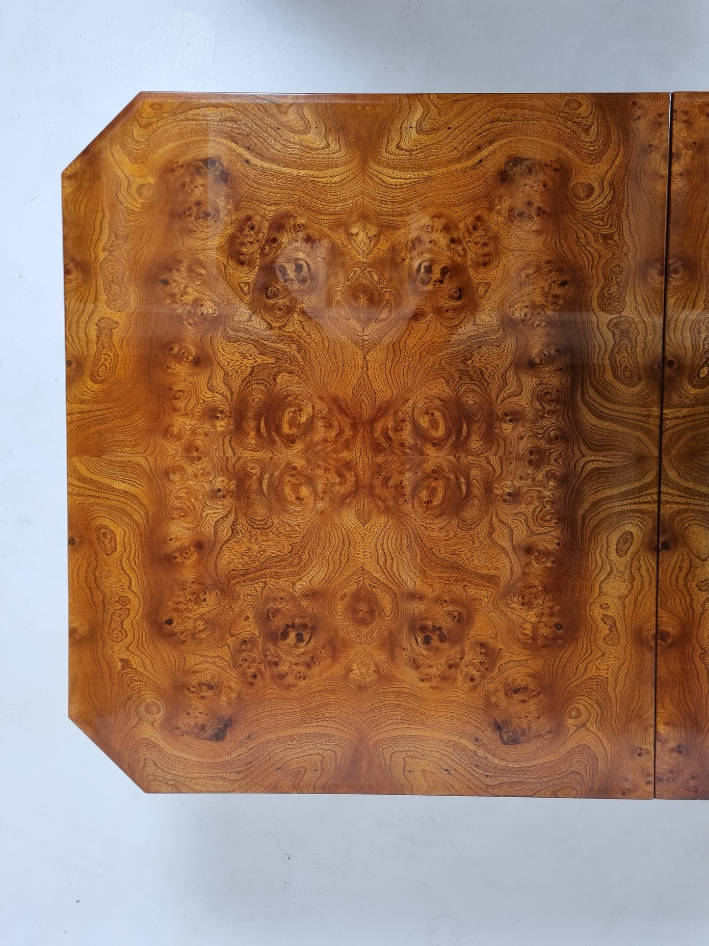 Table basse en loupe d'orme attribuée à Willy Rizzo pour Mario Sabot