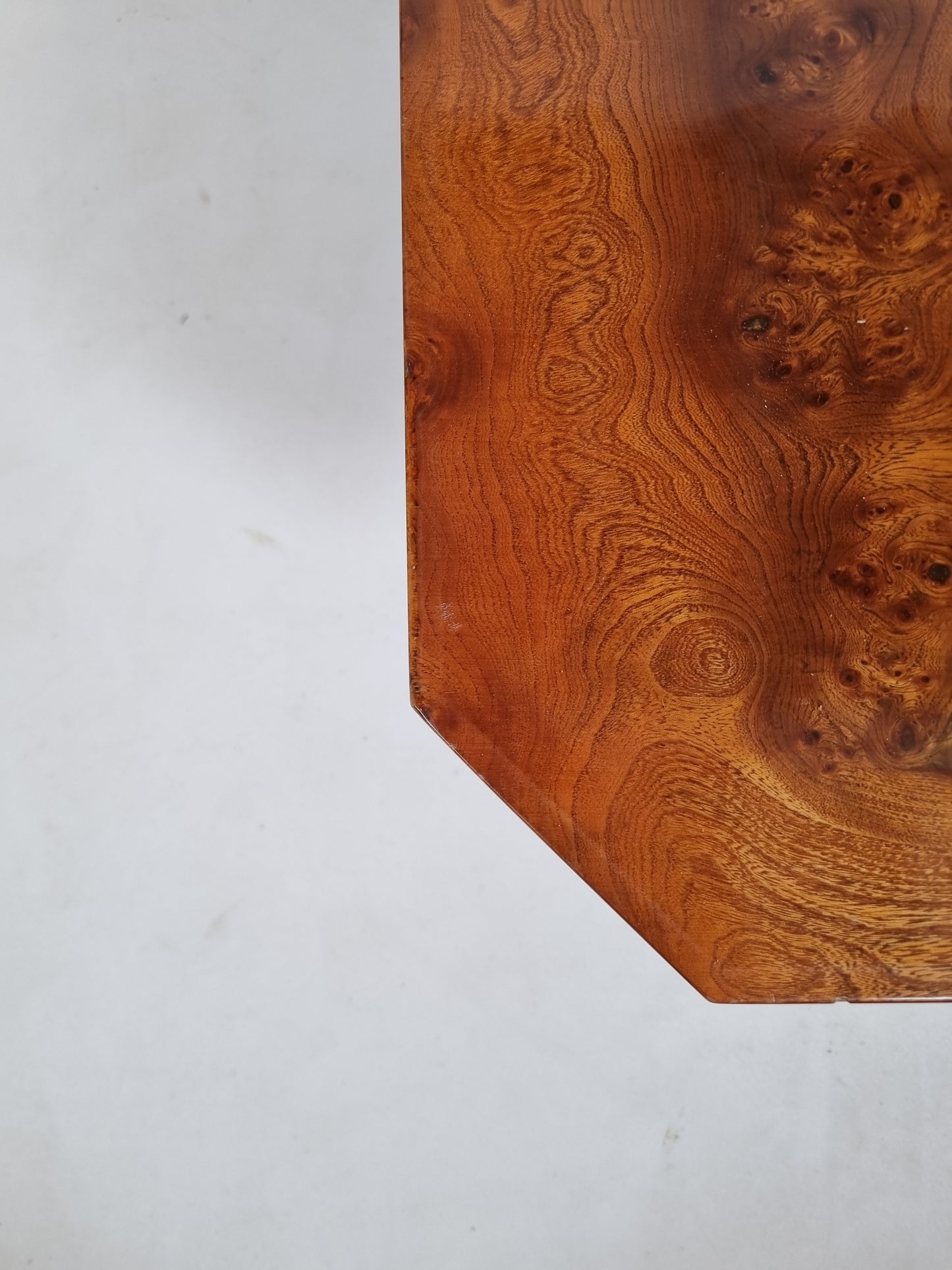 Table basse en loupe d'orme attribuée à Willy Rizzo pour Mario Sabot
