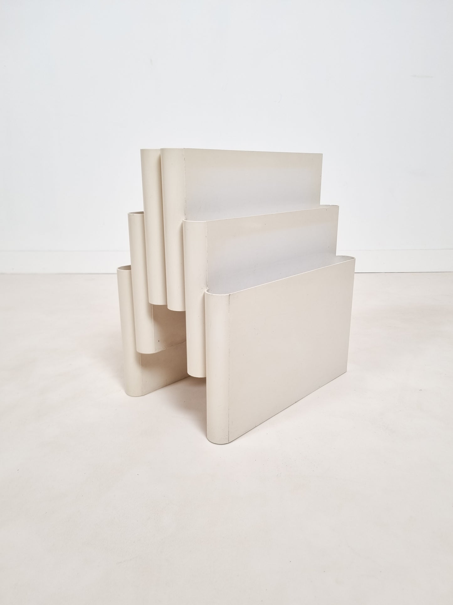 Porte revue par Giotto Stoppino pour Kartell