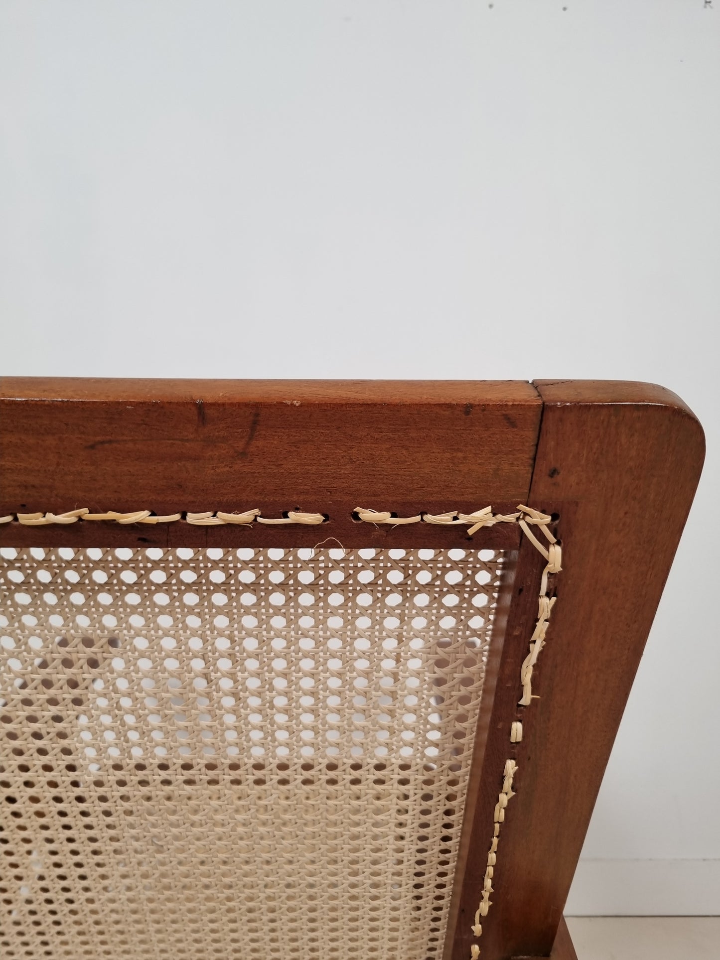 Fauteuil canné du Comptoir Français à Brazzaville. 1950