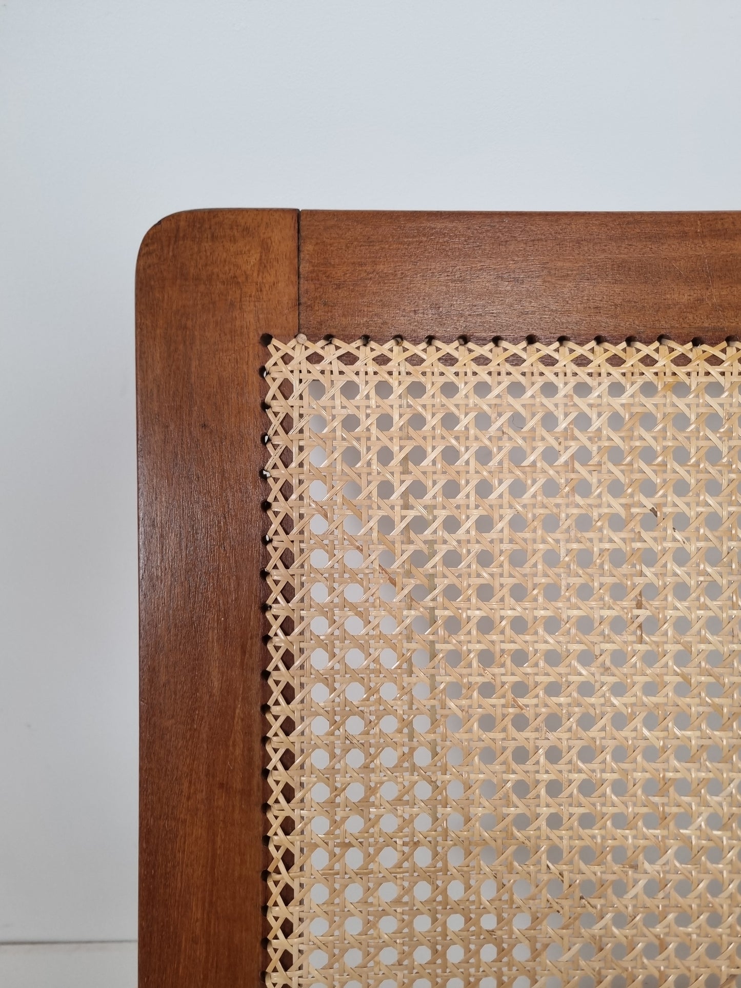 Fauteuil canné du Comptoir Français à Brazzaville. 1950