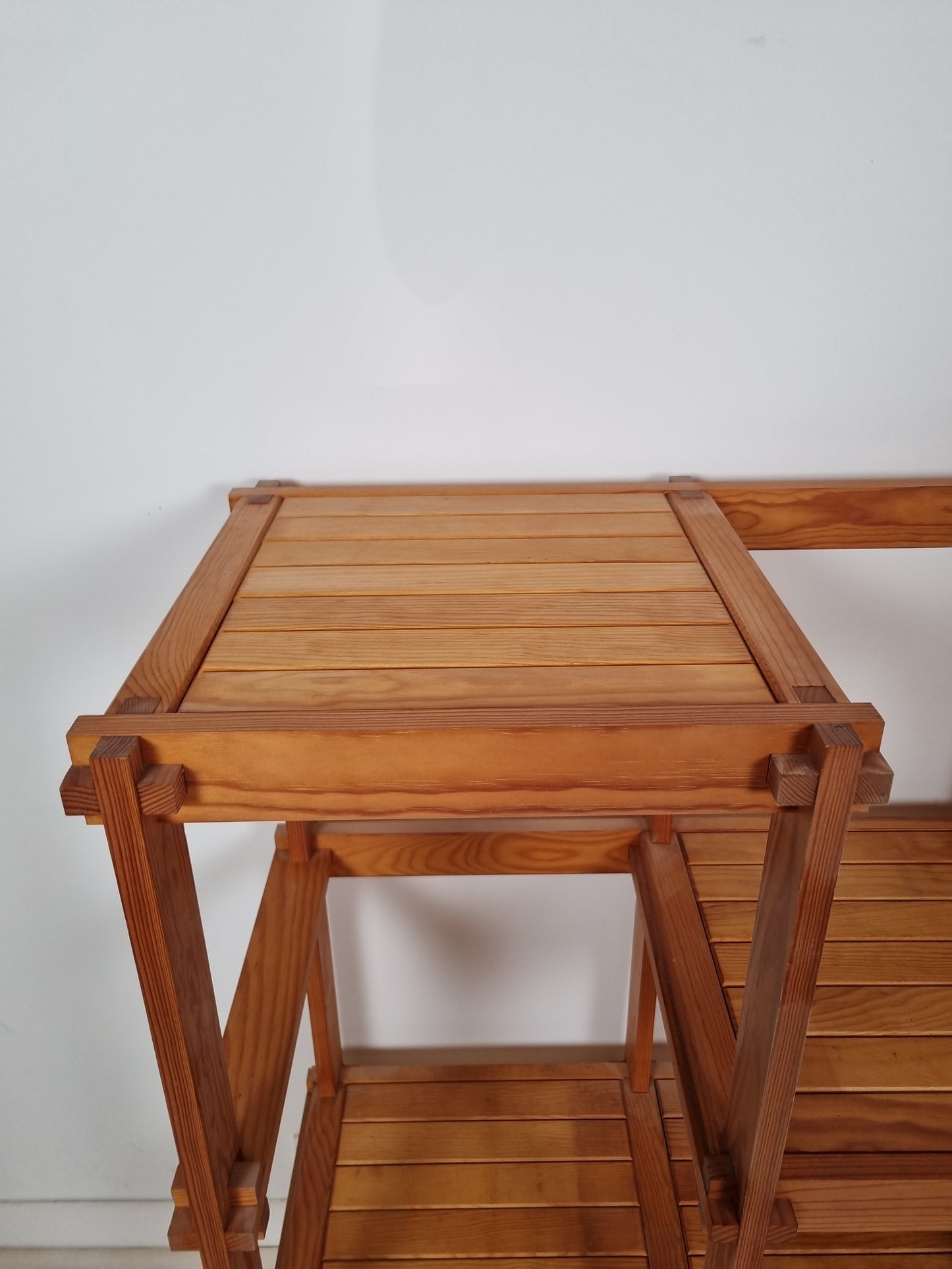Etagère vintage dans le goût de Pierre Gautier Delaye