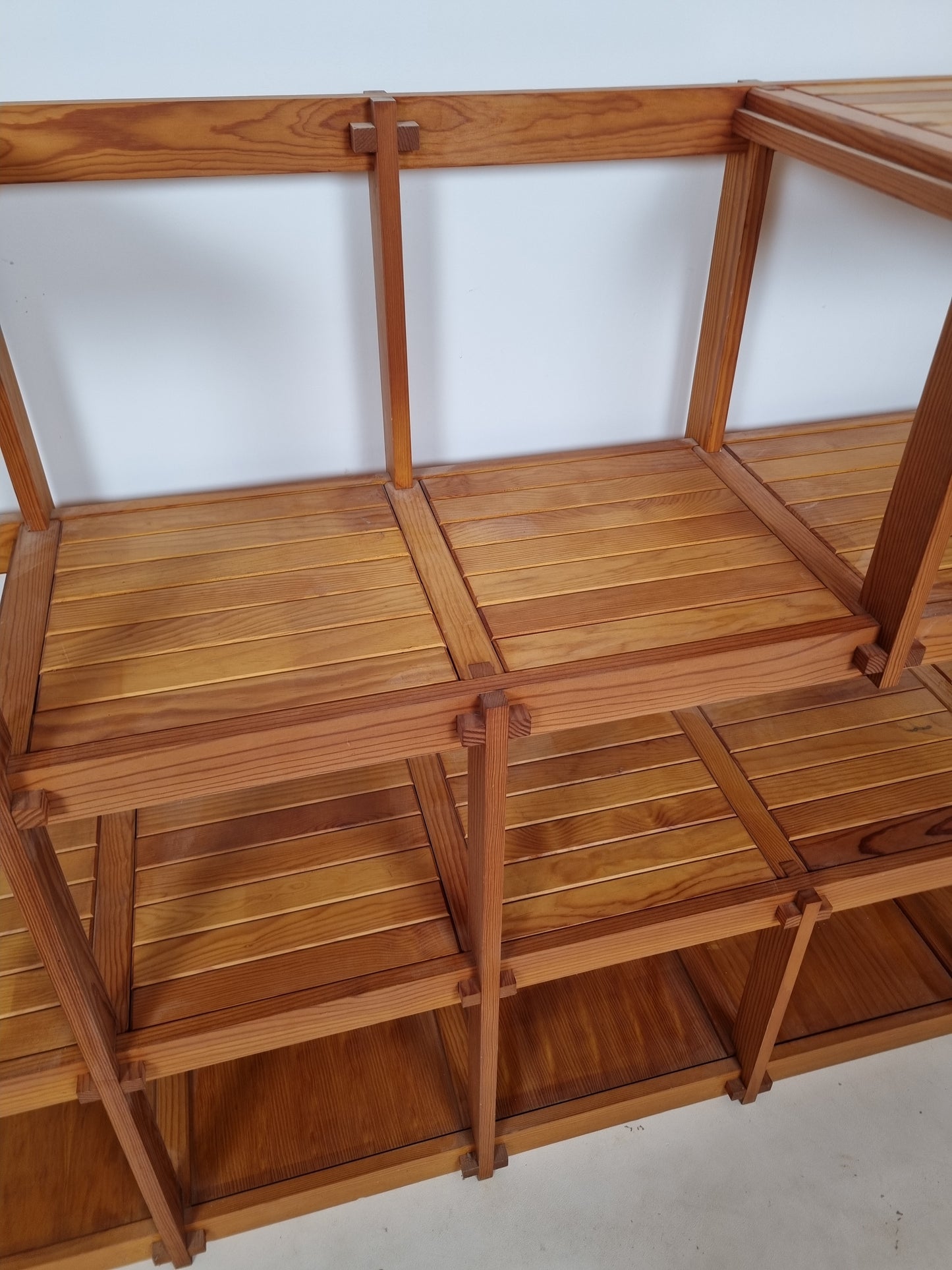 Etagère vintage dans le goût de Pierre Gautier Delaye