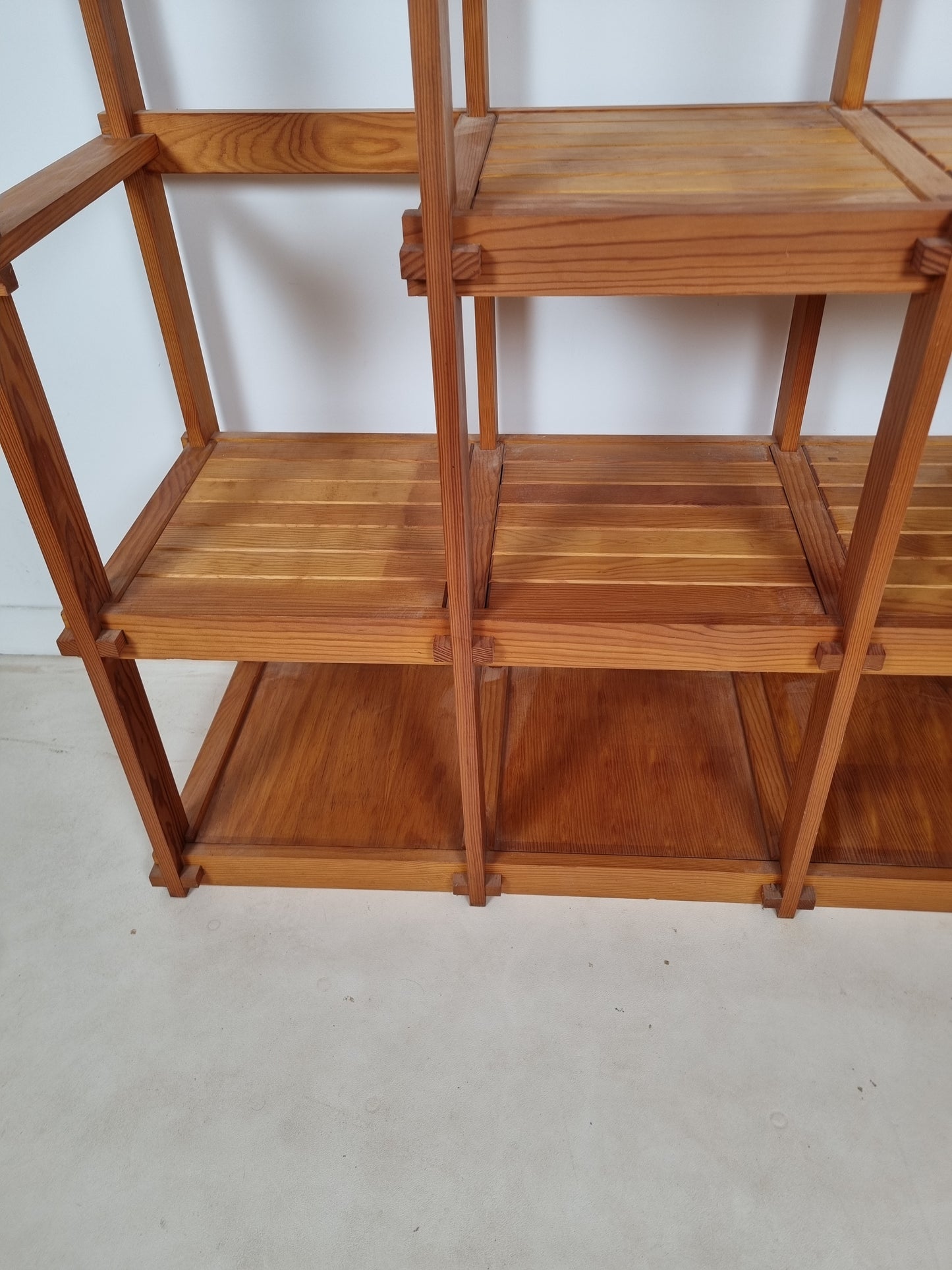 Etagère vintage dans le goût de Pierre Gautier Delaye