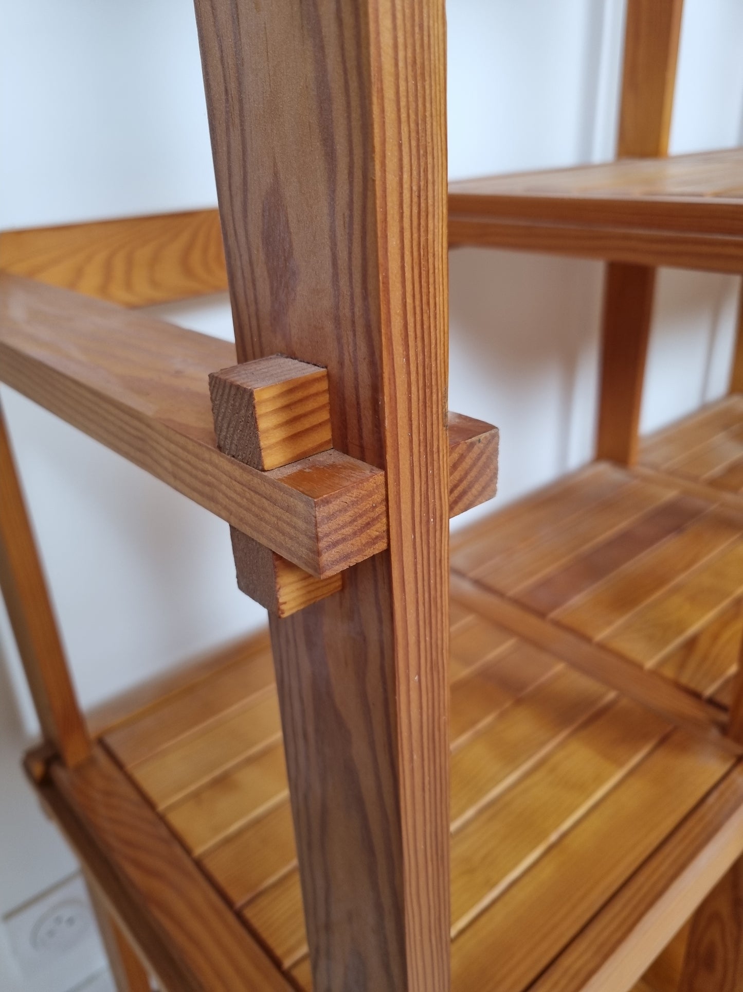 Etagère vintage dans le goût de Pierre Gautier Delaye