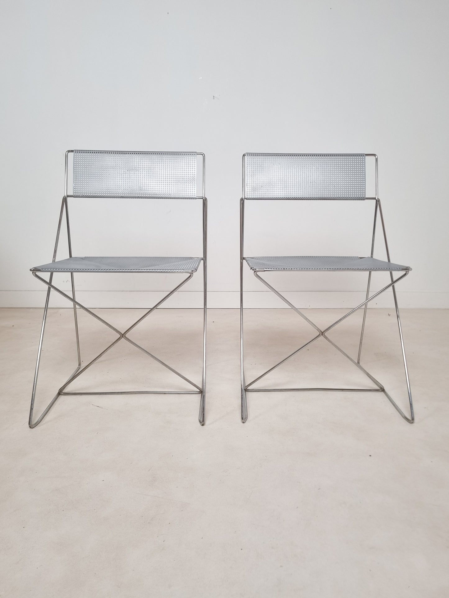 Ensemble de 2 chaises vintage X-Line par Niels Jorgen Haugesen