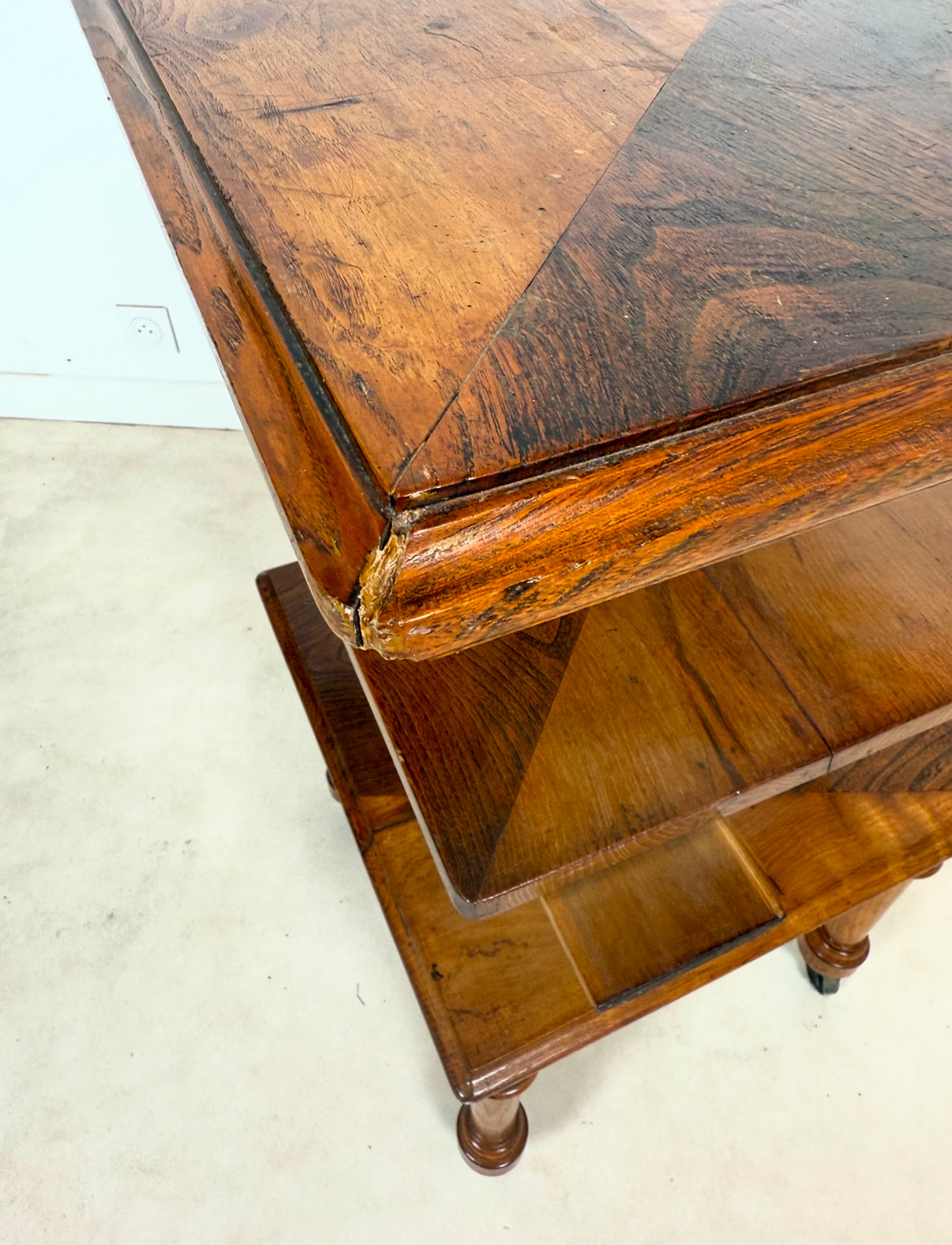 Table d’appoint anglaise sur roulettes