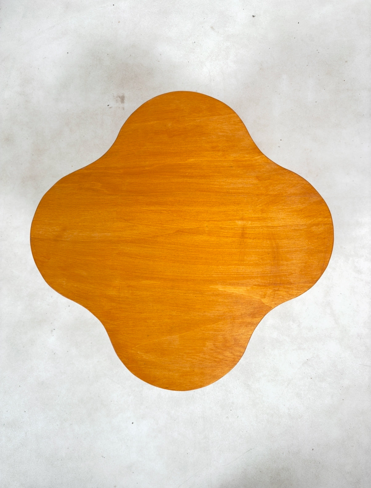 Table basse dans le goût de Alvar Aalto