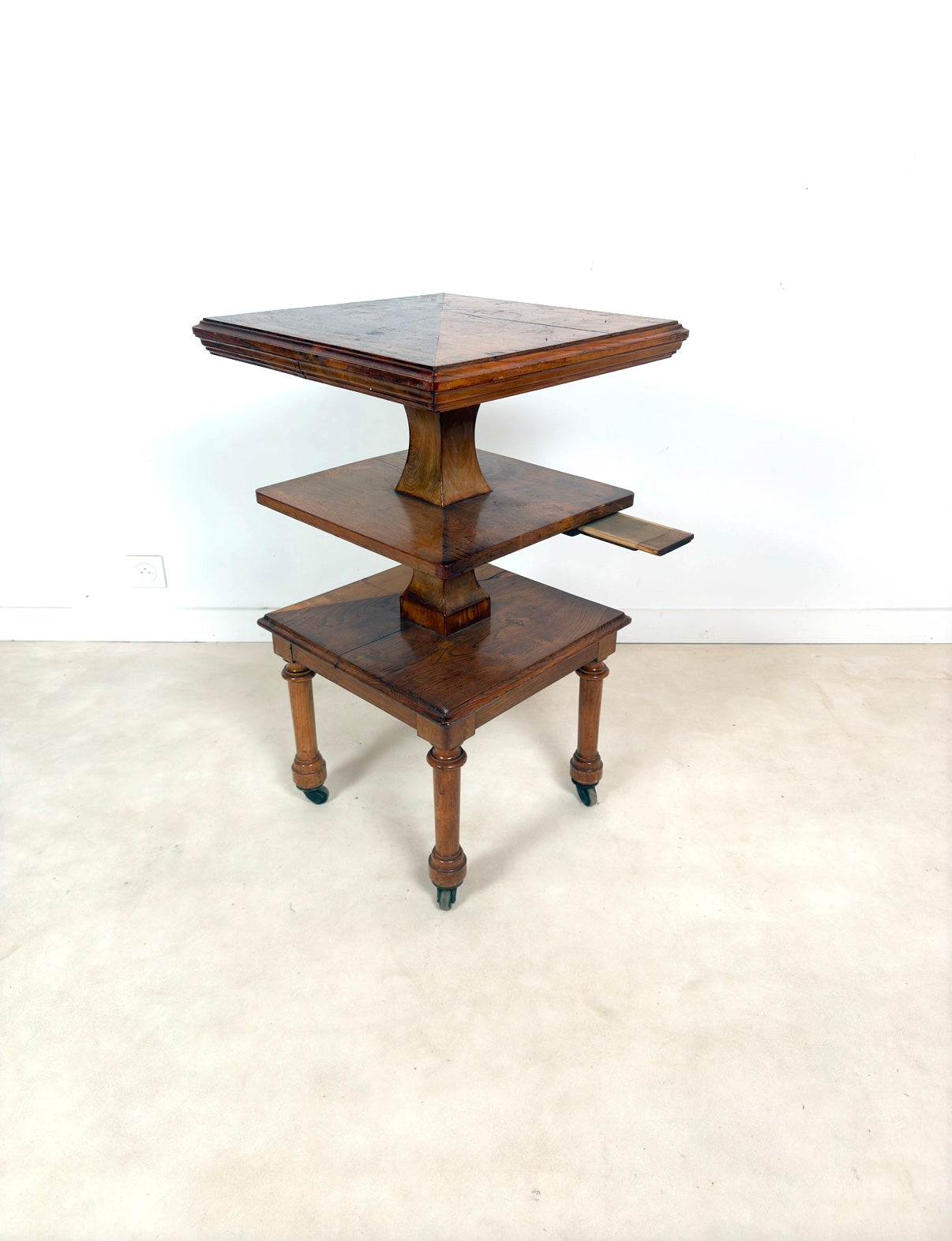 Table d’appoint anglaise sur roulettes