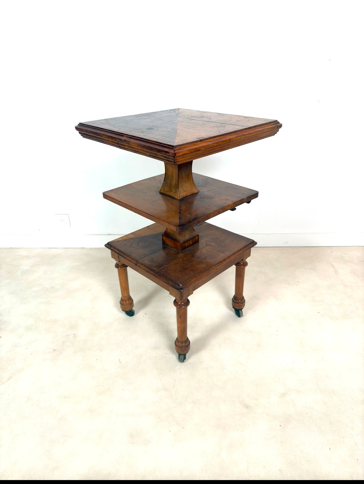 Table d’appoint anglaise sur roulettes