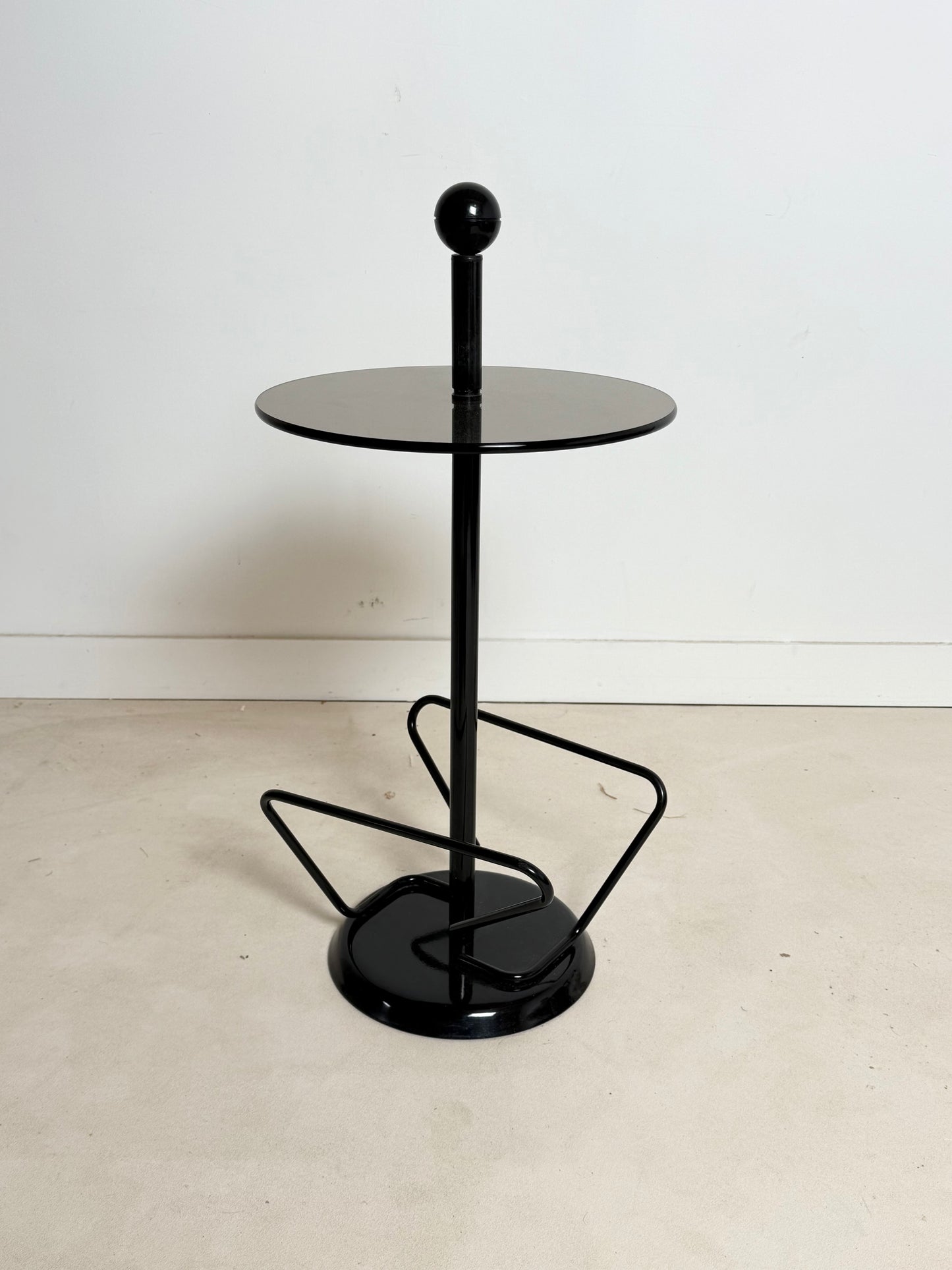 Table d’appoint post-moderne