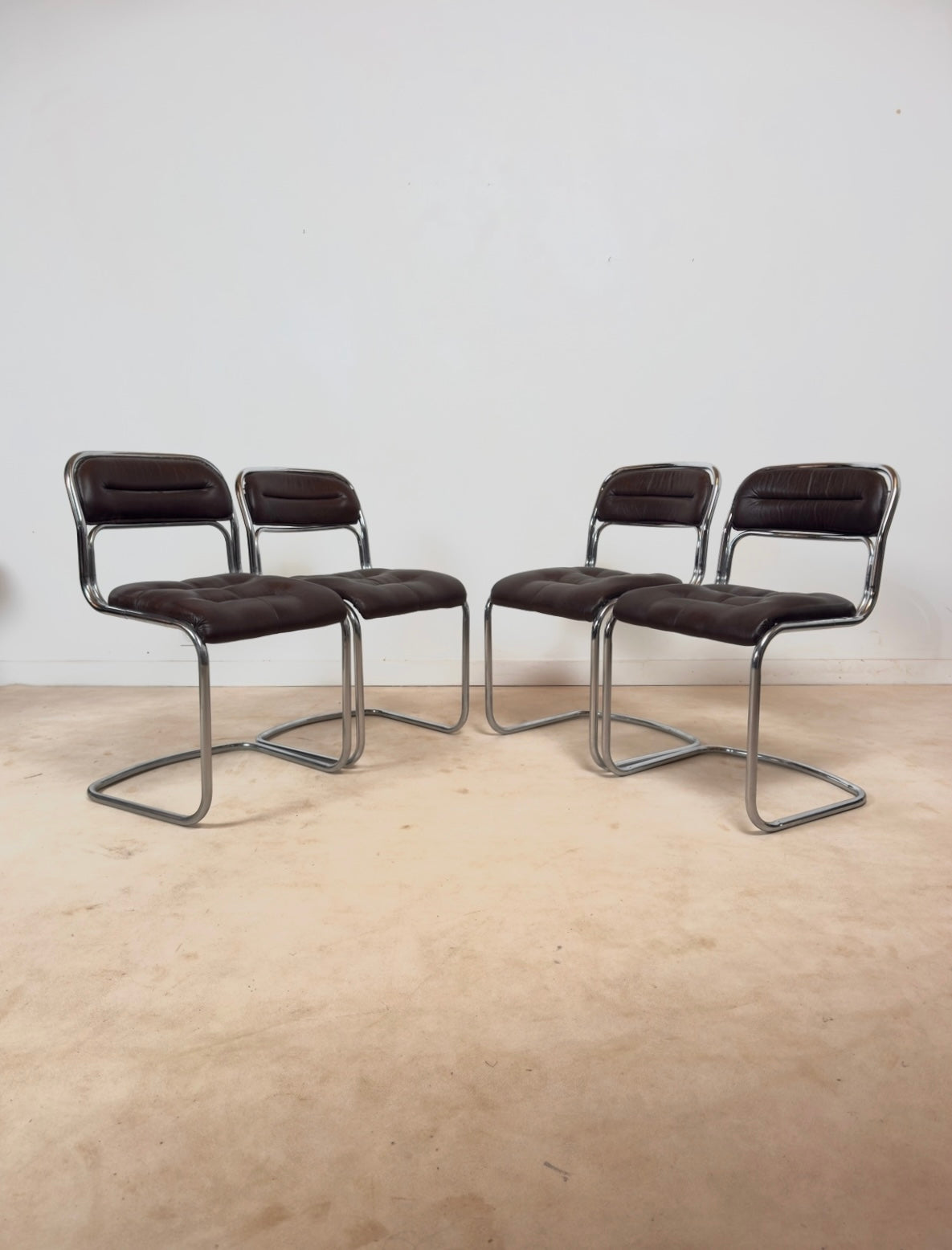 Ensemble de 4 chaises de l’ère Space âge