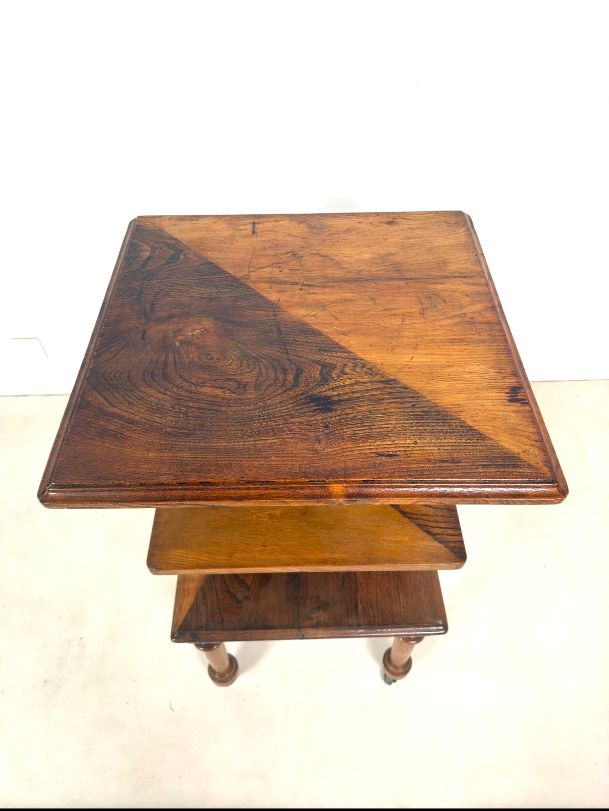Table d’appoint anglaise sur roulettes