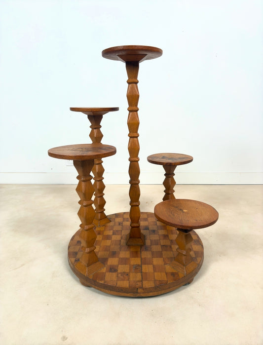 Porte plantes aux lignes néoclassiques