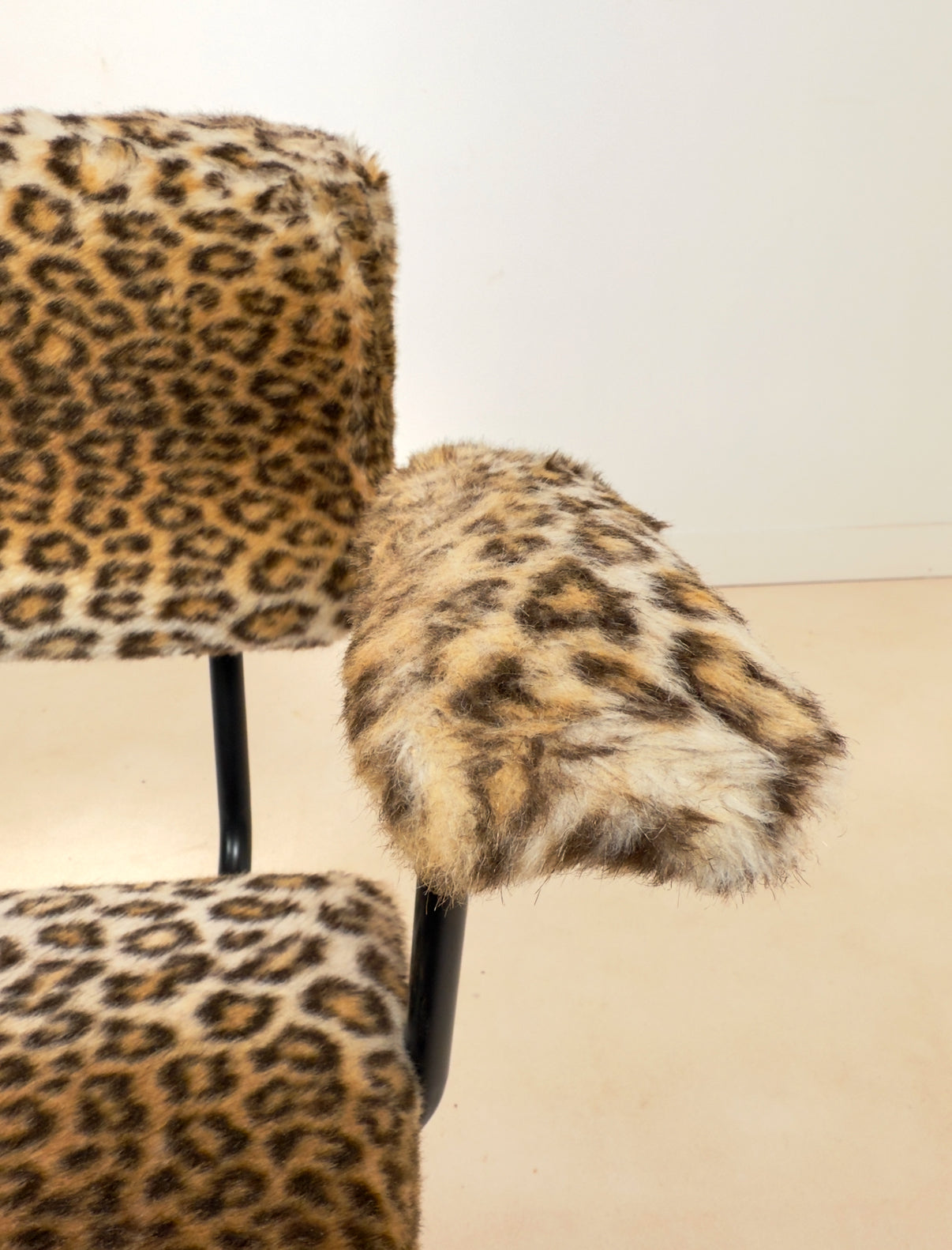 Fauteuil moderniste vintage léopard