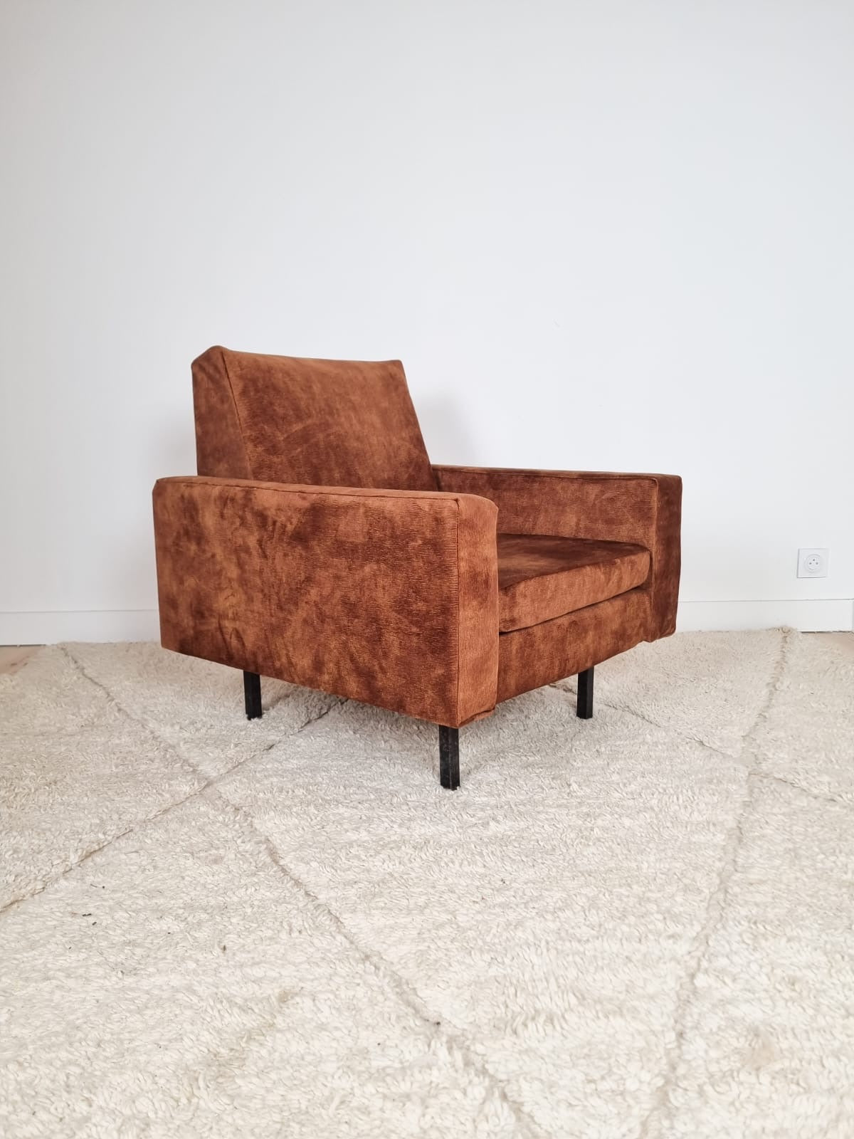 Acompte fauteuil moderniste dans le goût de Guariche