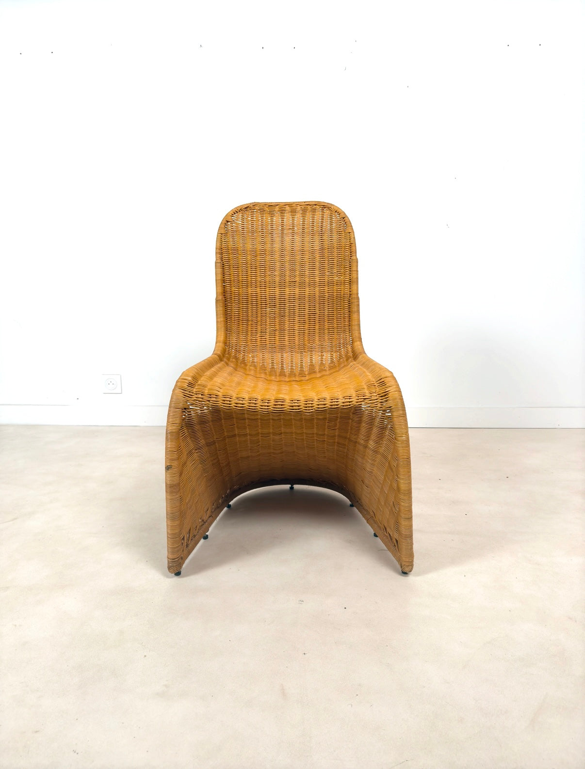 Chaise en rotin dans le goût de Verner Pantin