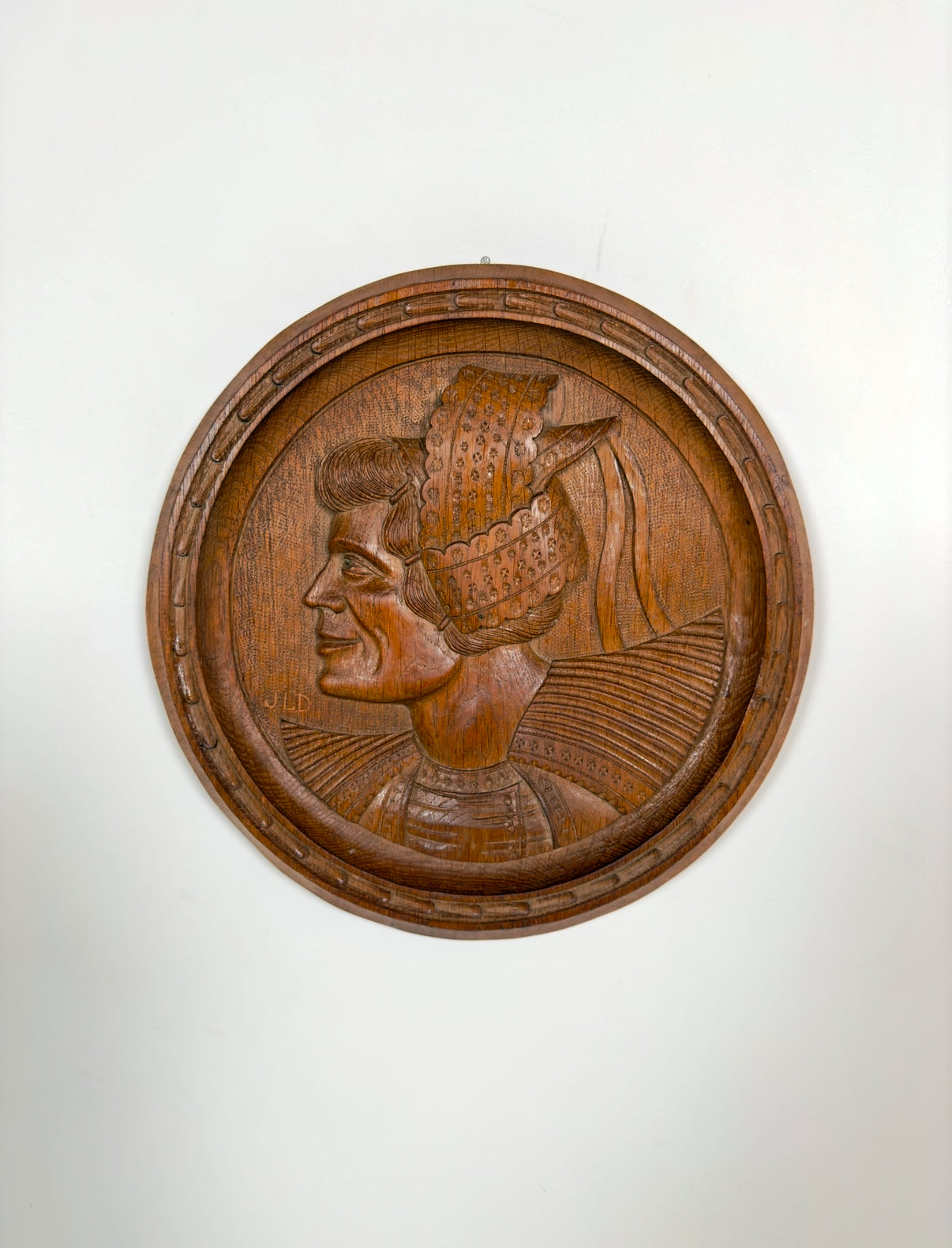 Panneau sculpté femme profil