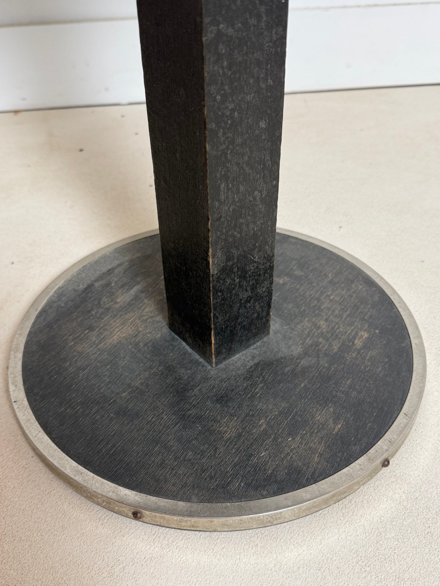 Table d’appoint aux accents Art Déco