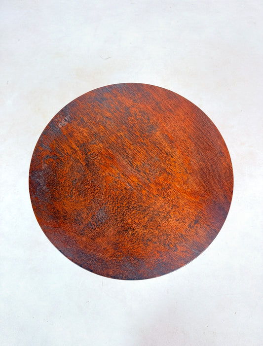 Table d’appoint ancienne aux pieds tournés