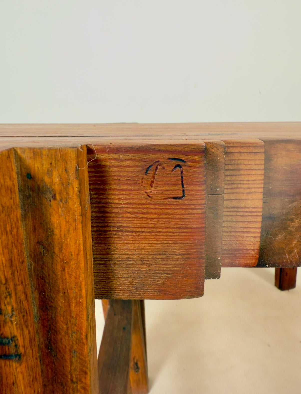 Bureau architectural et son tabouret