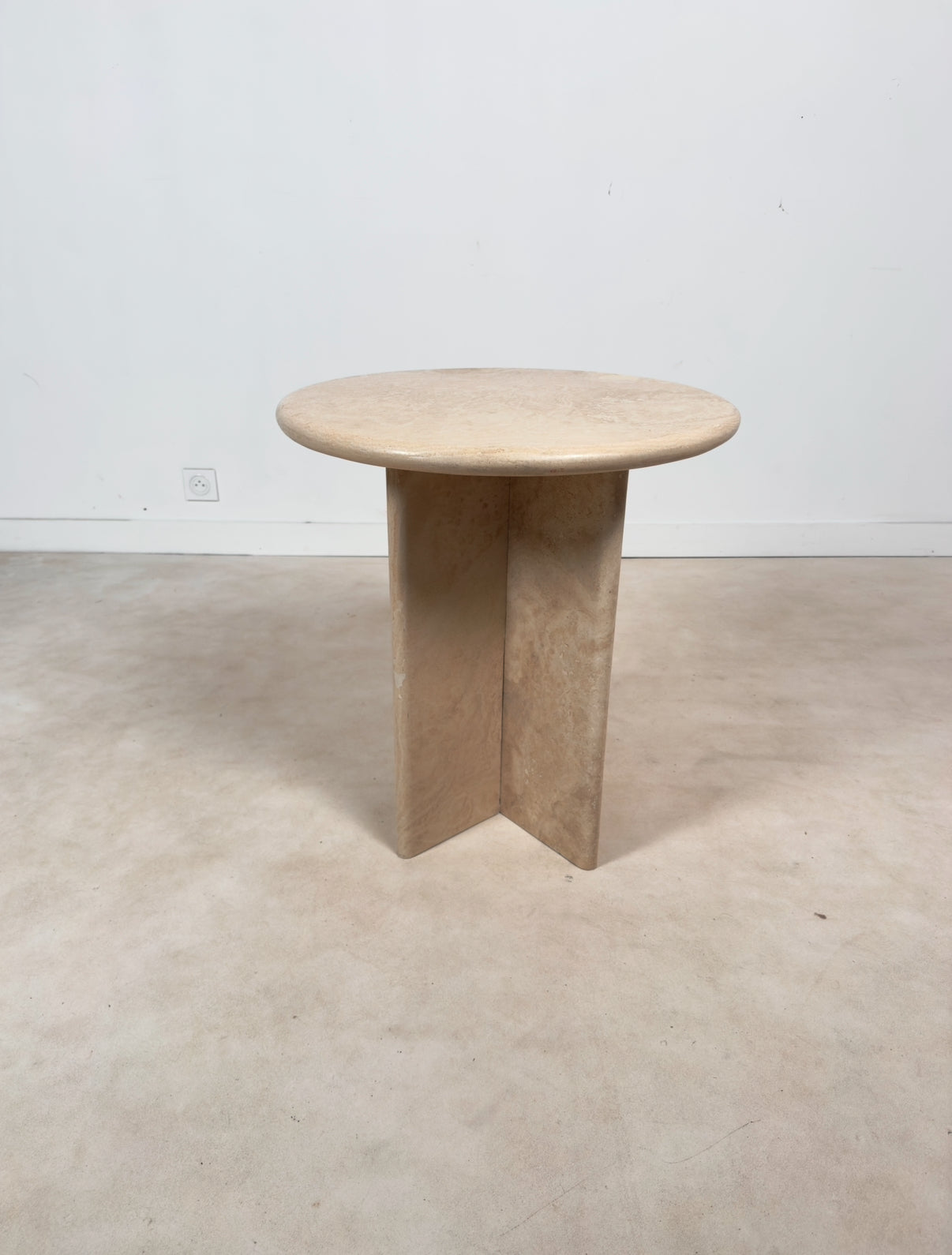 Table d’appoint en travertin