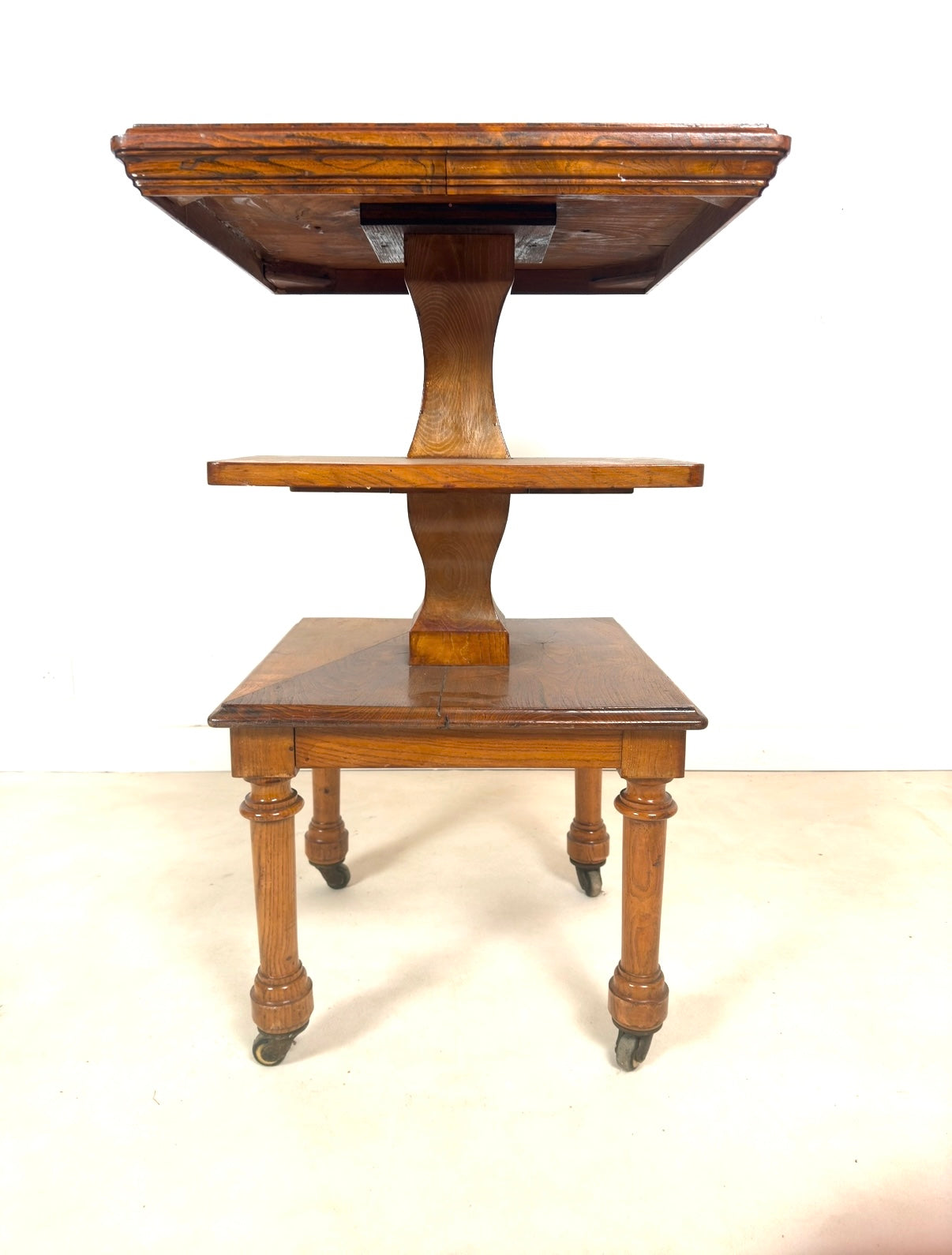 Table d’appoint anglaise sur roulettes