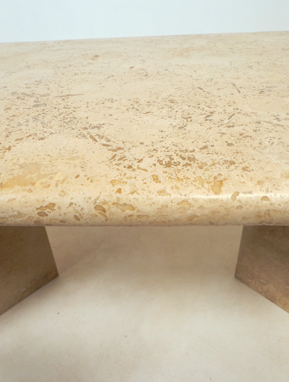 Table basse en travertin