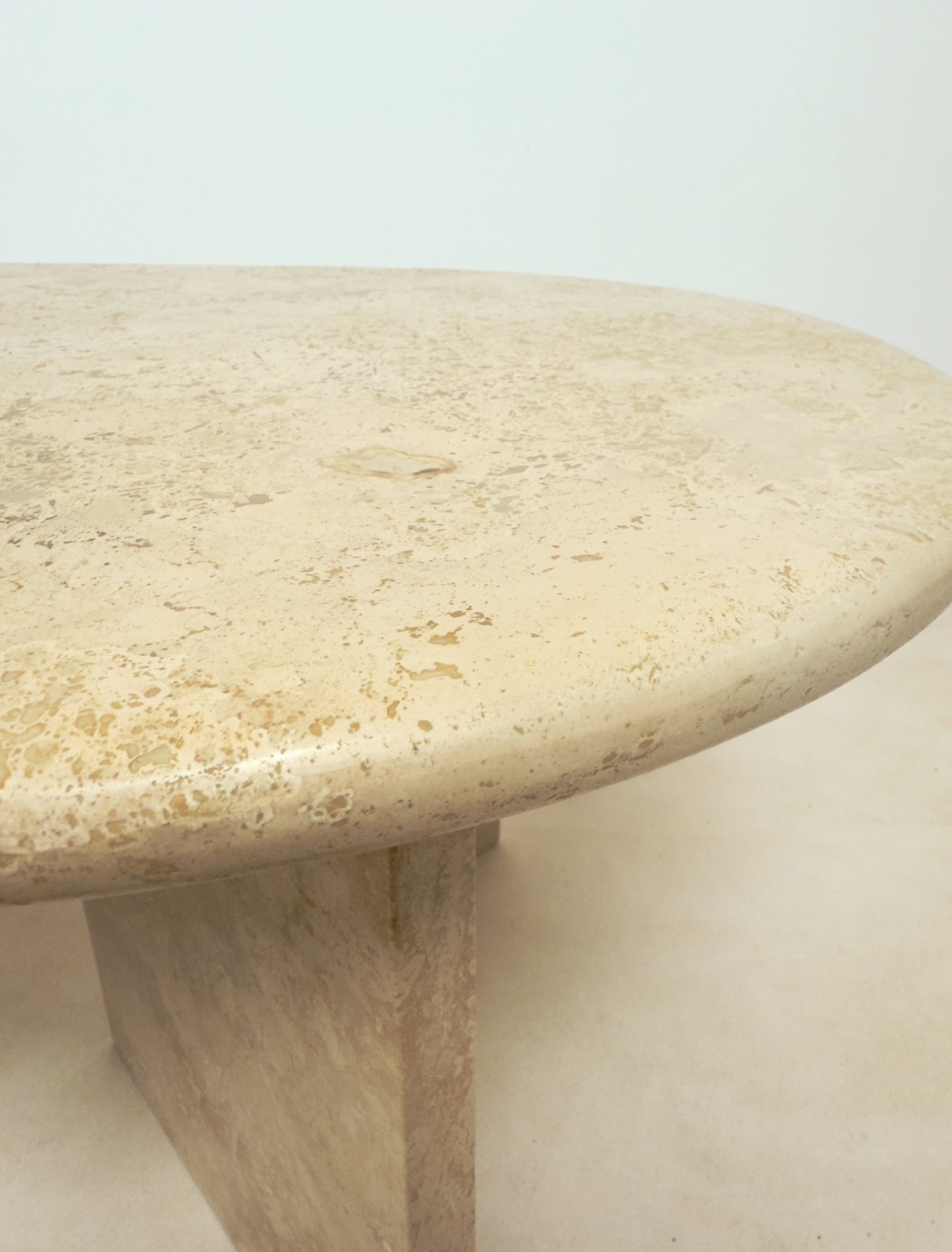 Table basse en travertin