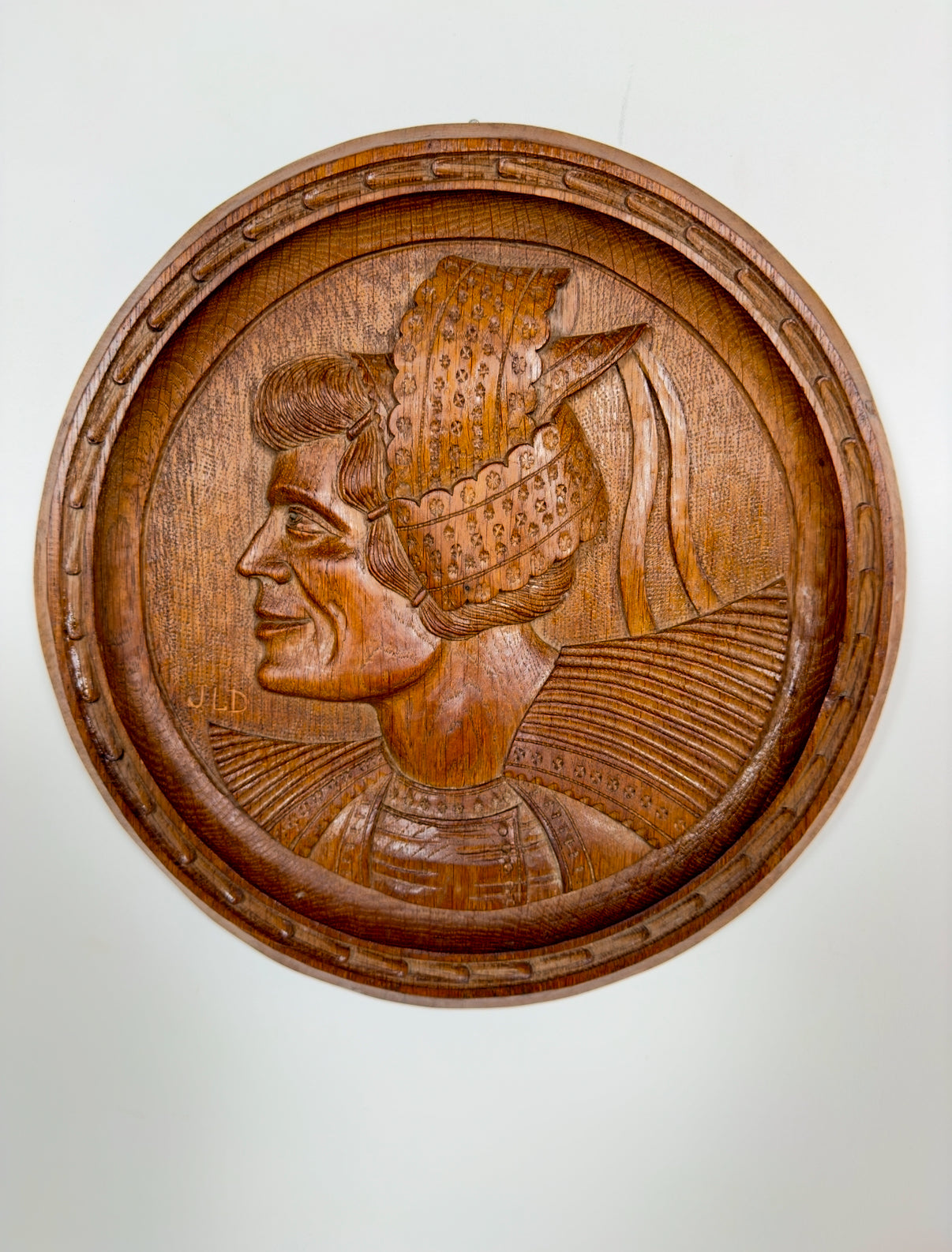 Panneau sculpté femme profil